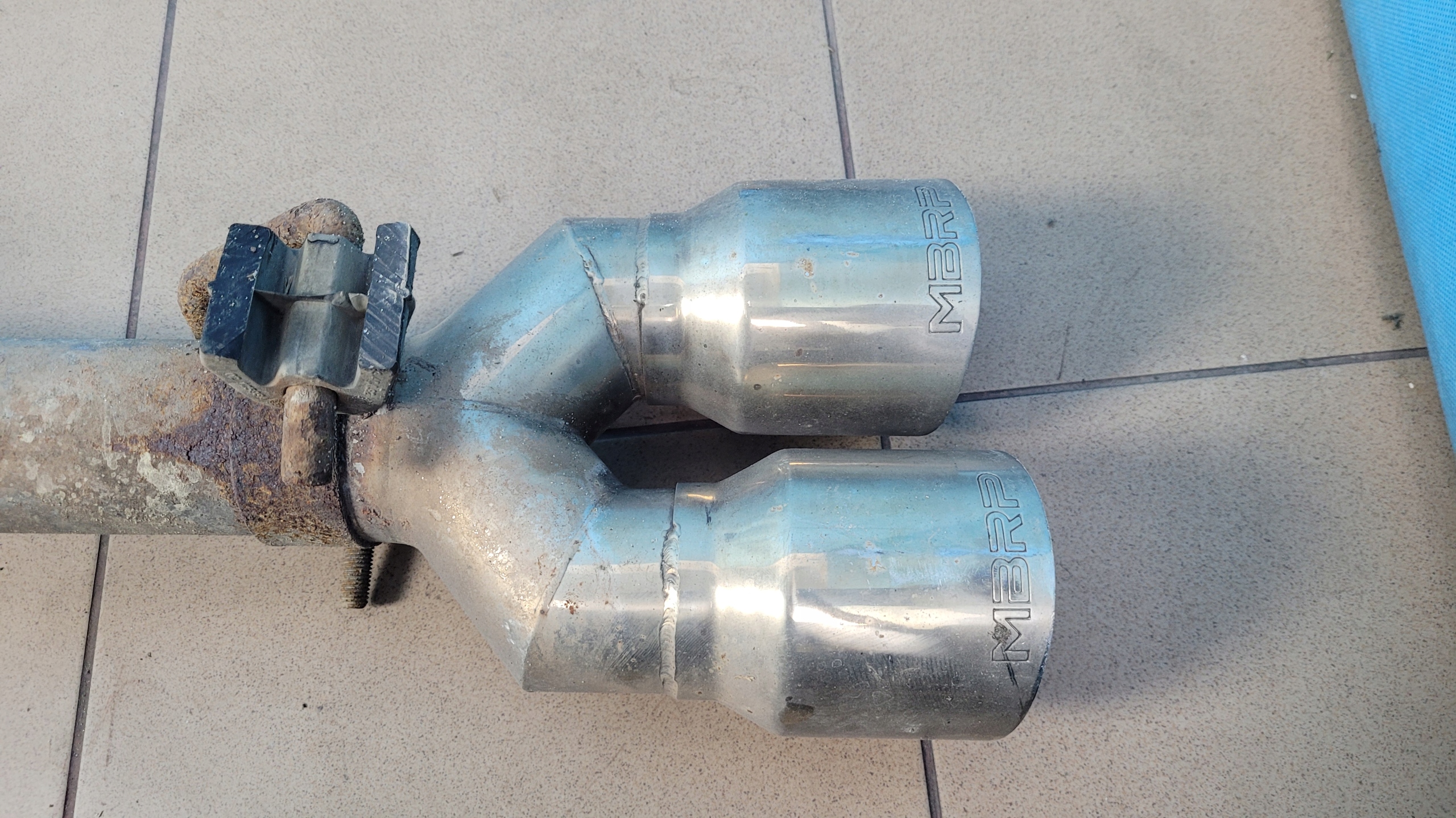 Dodge CHALLENGER 3.6л 19r труба наконечник выхлопная правая