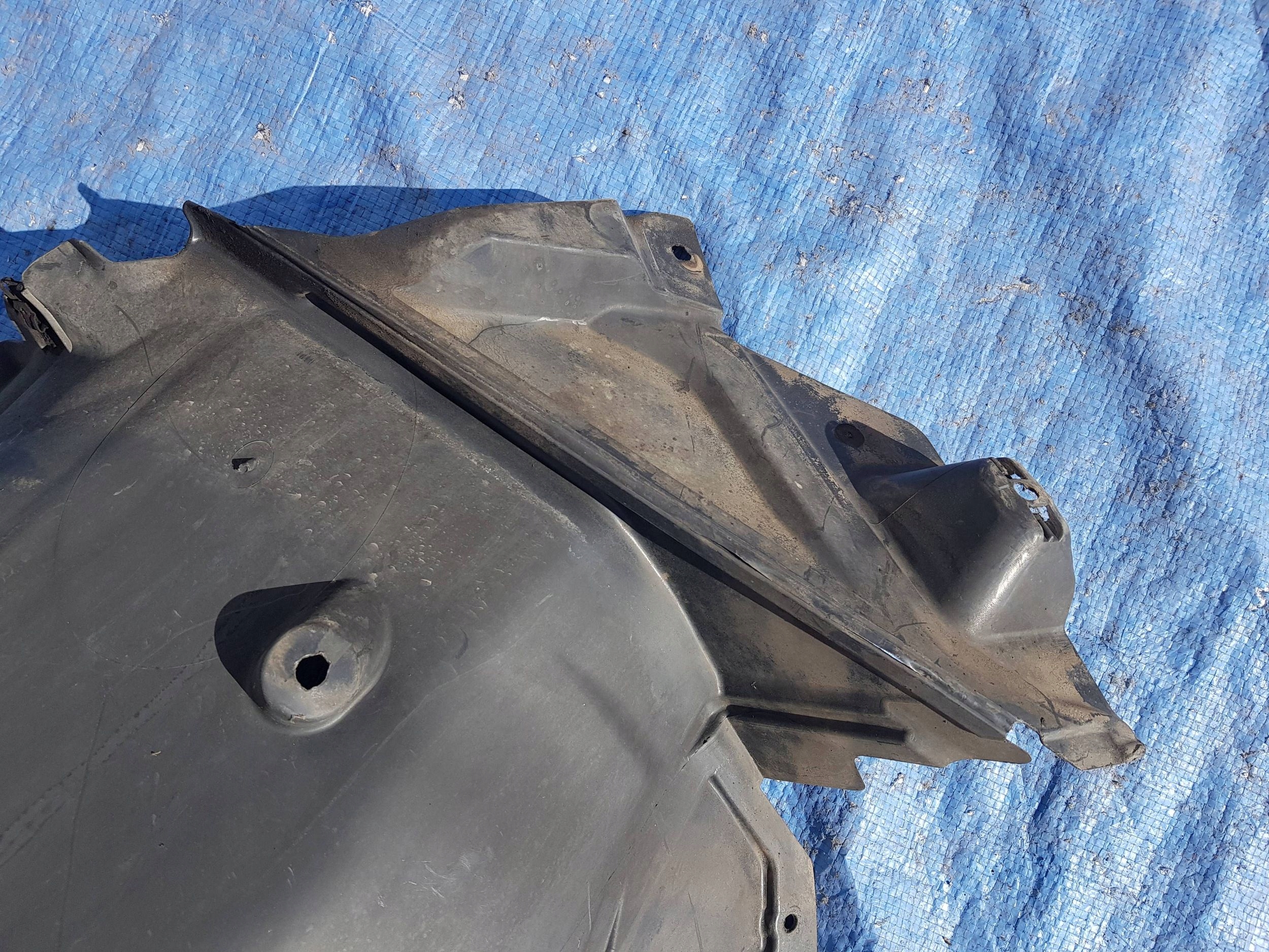 complete mudguard left front MERCEDES W212 2126904330 2126903030