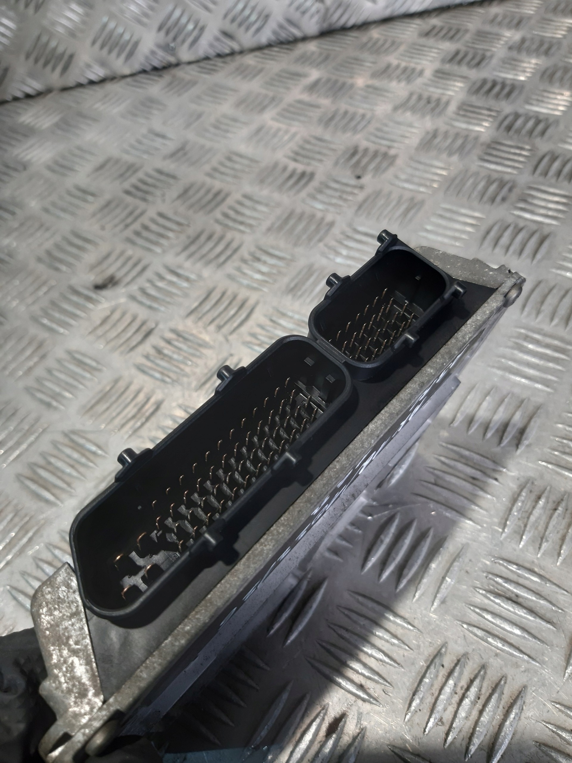 computer control unit of the engine AUDI A3 96-03 1.6 8V 06A906019BG