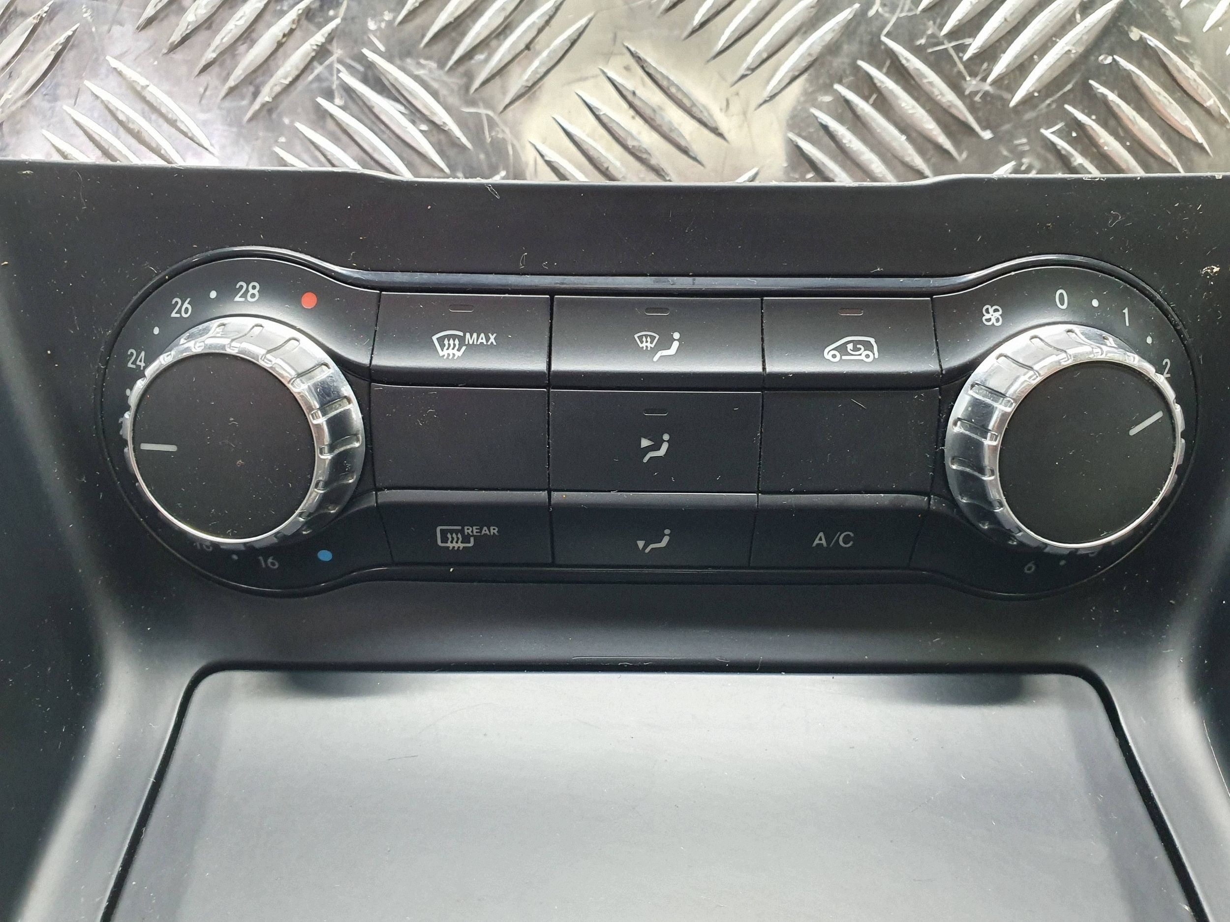 Châssis Moyen Unite commande clima A2469002208 MERCEDES W176 W246
