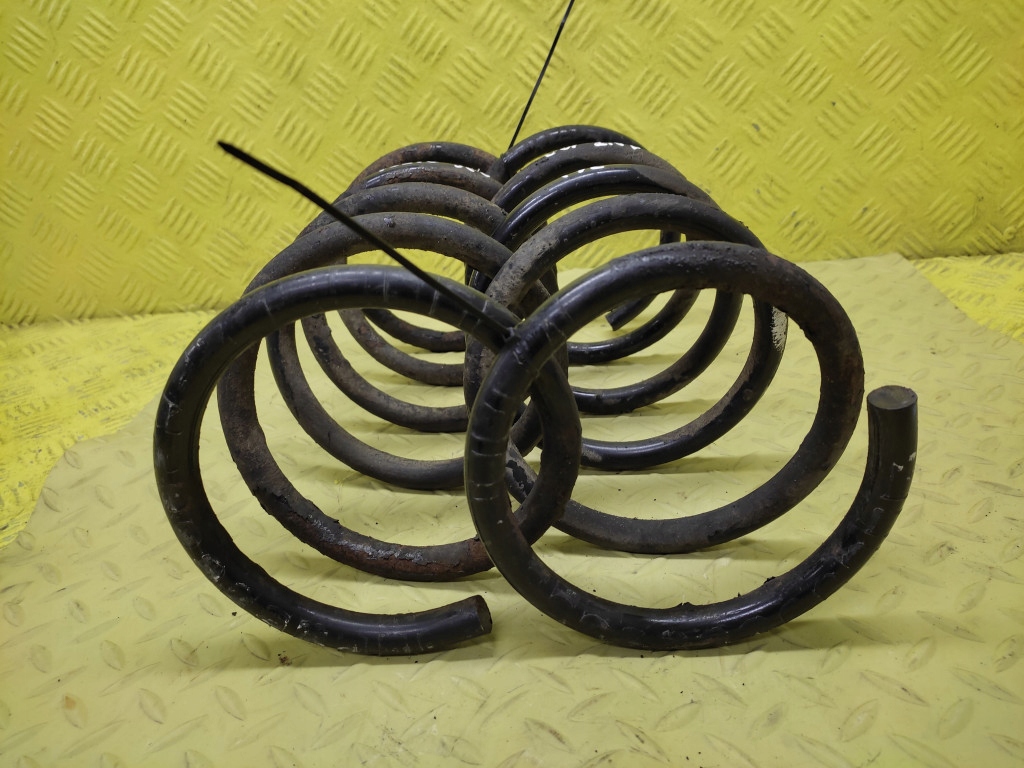 VOLVO S80 2.5 D springs springing rear part