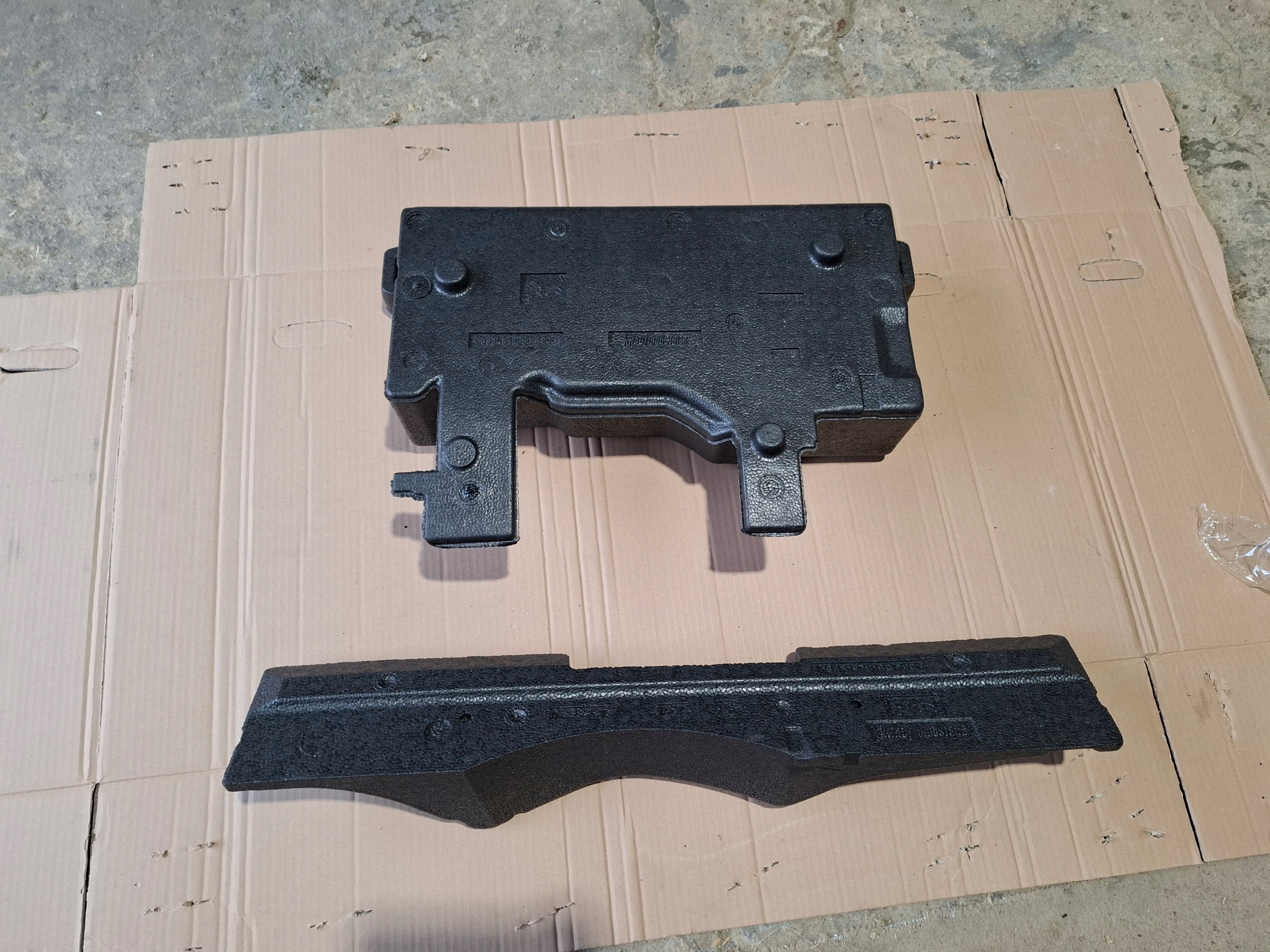 WKLAD polystirene boot PEUGEOT 2008 23r 9834338580