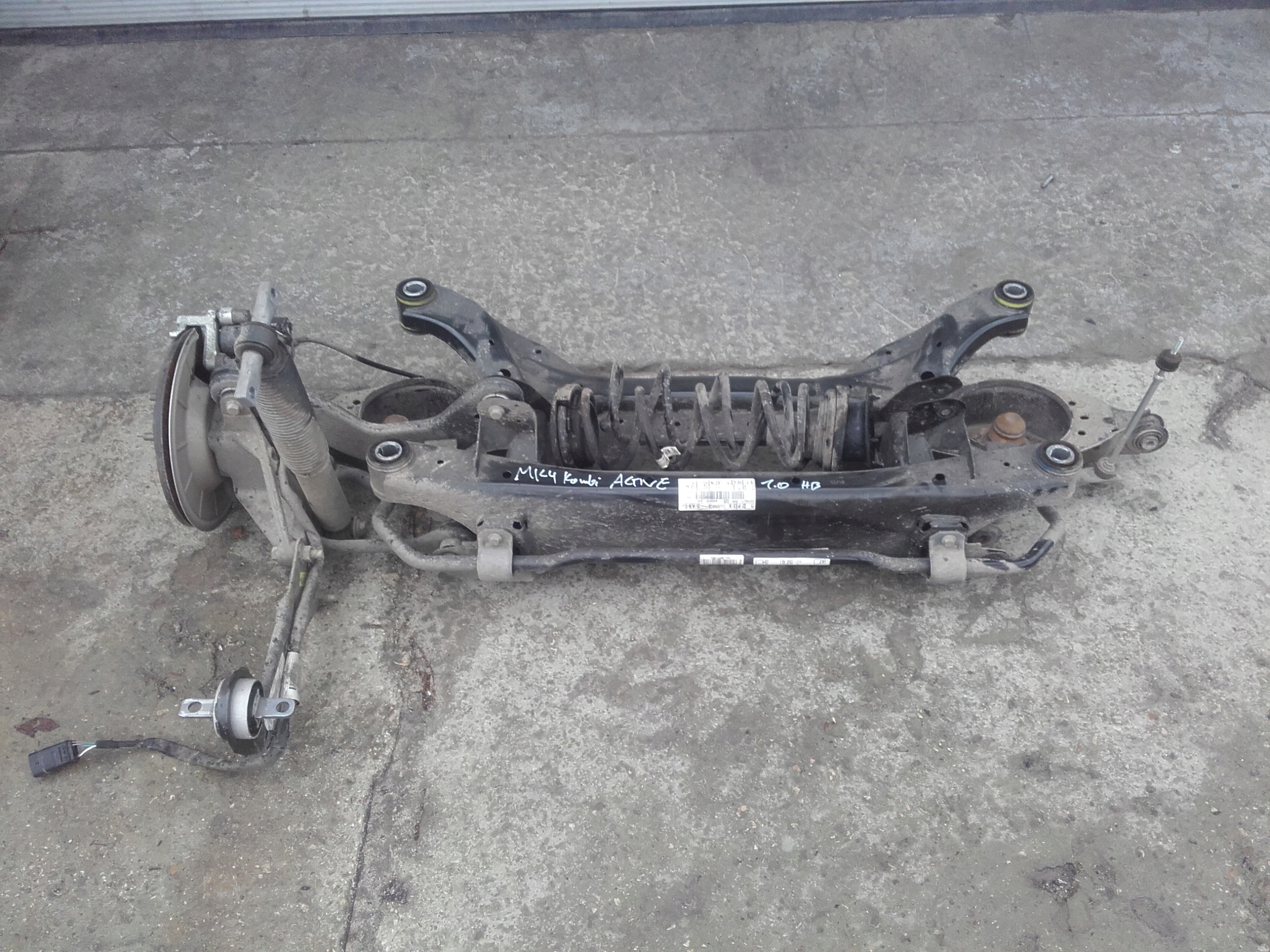 FORD FOCUS MK4 ZAWIESZENIE TYŁ KOMBI ACTIVE