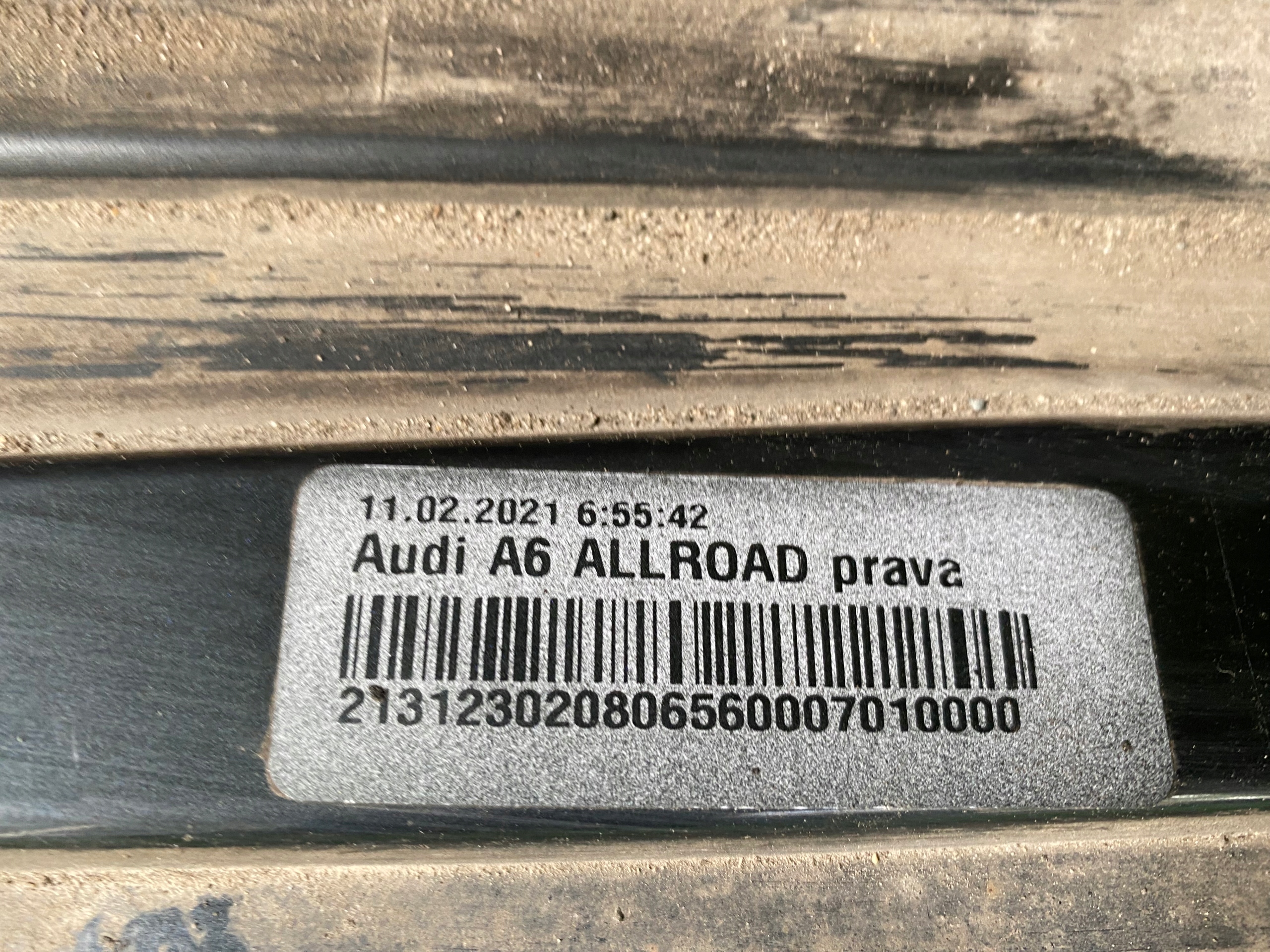Audi A6 Allroad 4K moulding right cap of the threshold