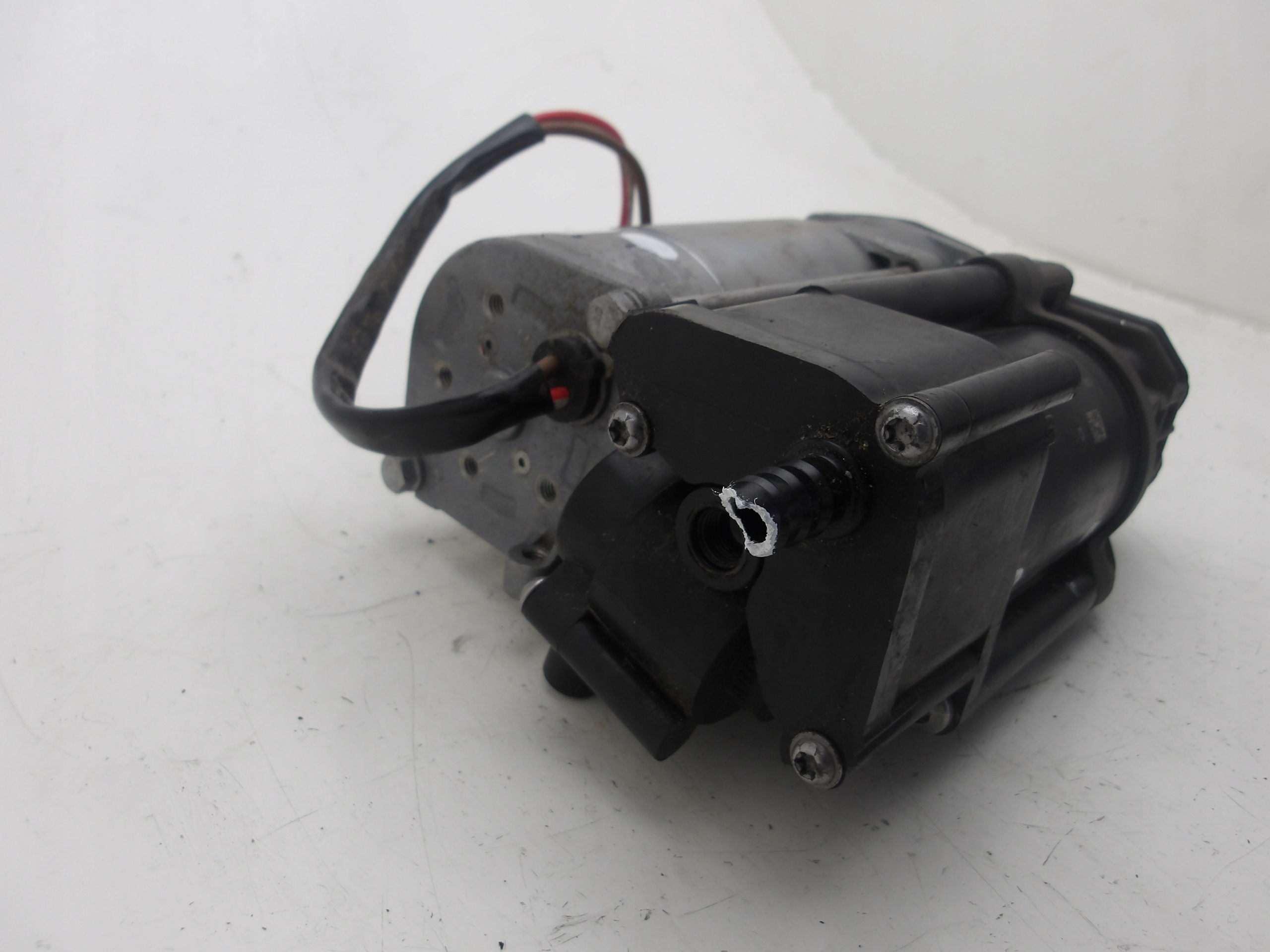 MERCEDES E-KLASA W213 18-22 compressor; springing WABCO A09932000047 OE