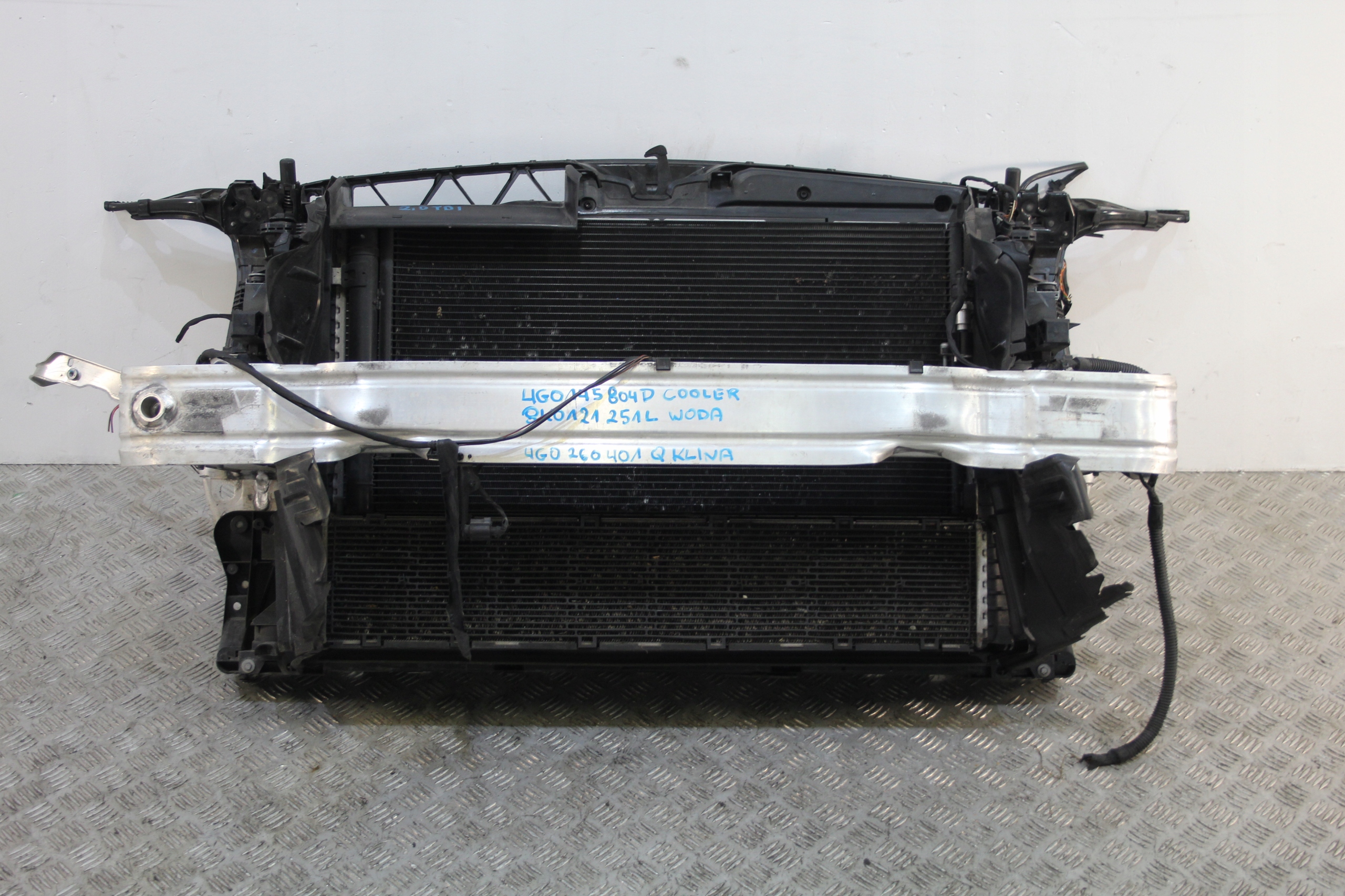 PAS PRZEDNI CHŁODNICE AUDI A6 C7 4G0 4G9 LIFT