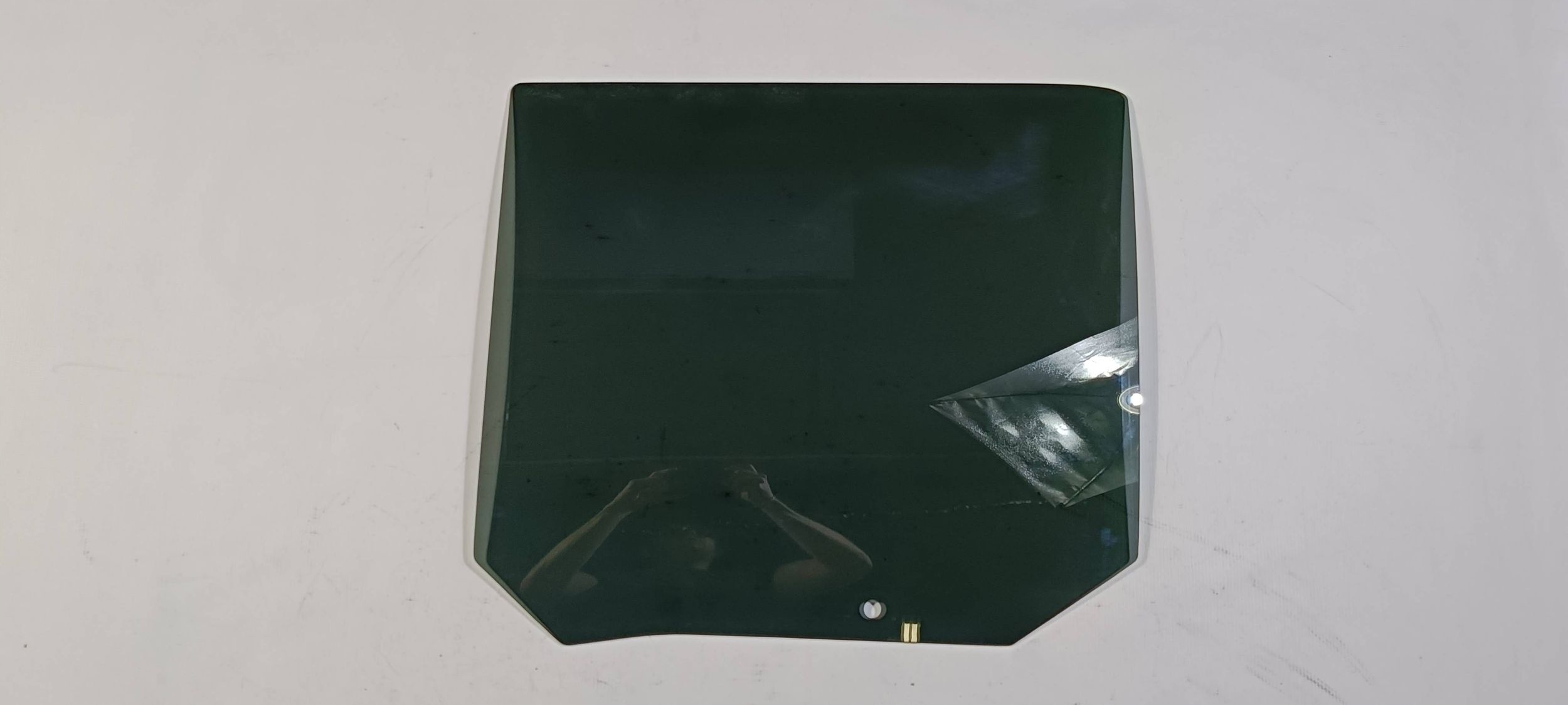window rear part rear left side door Ford Explorer 2011-2019