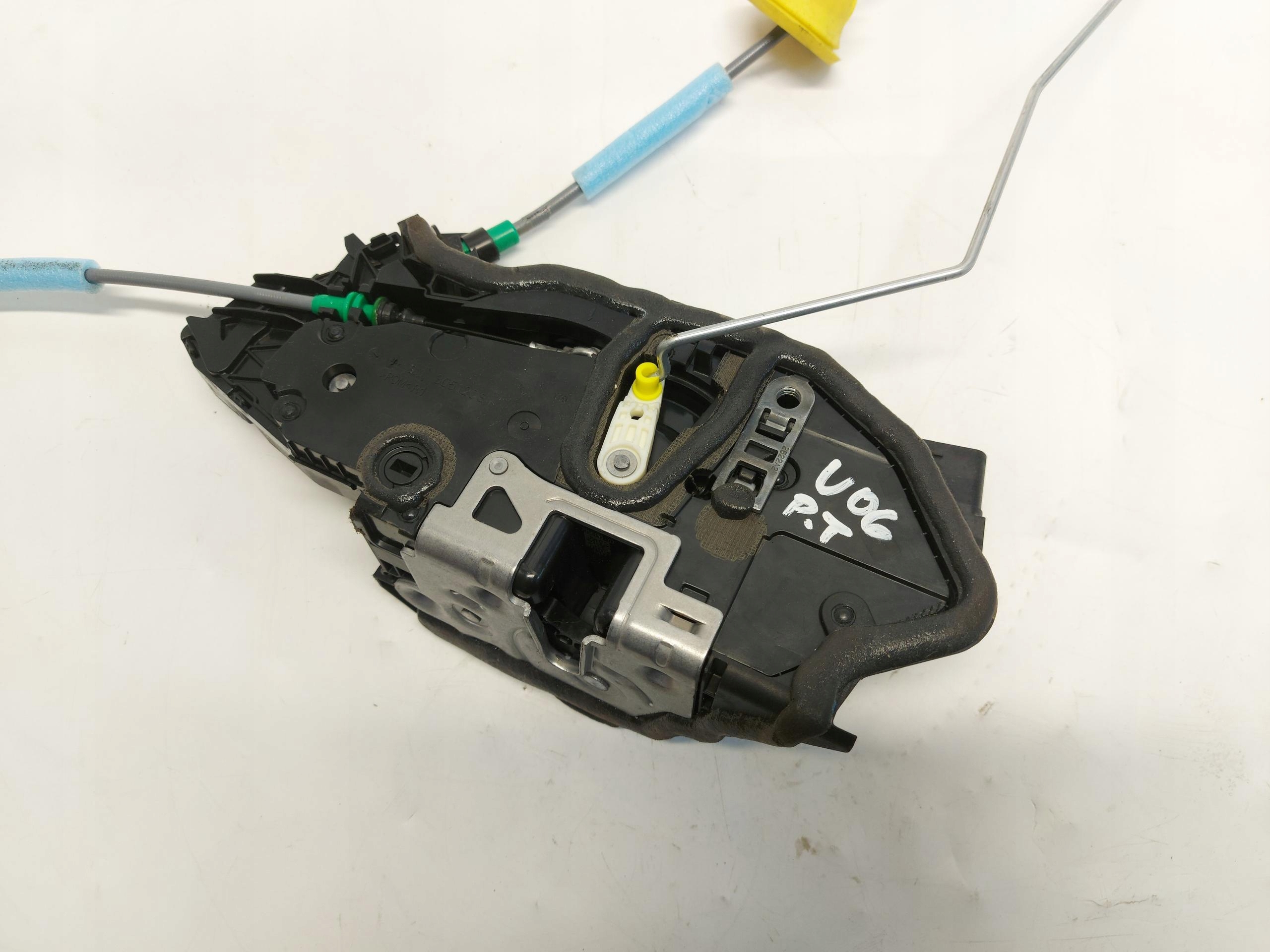 BMW U06 200i lock door rear part right 7956152