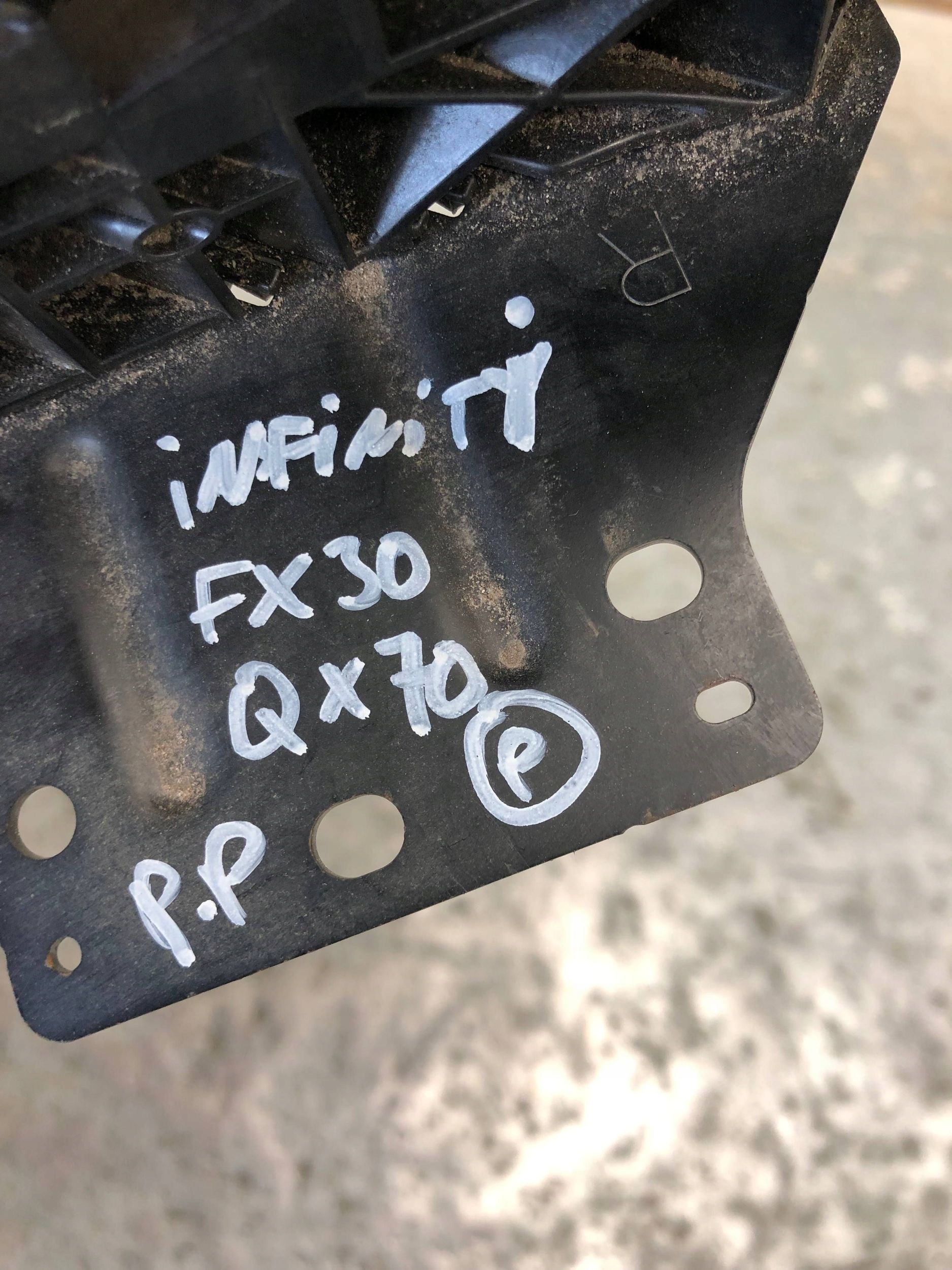 bumper bracket right front INFINITI FX30 QX70 622921CA0A