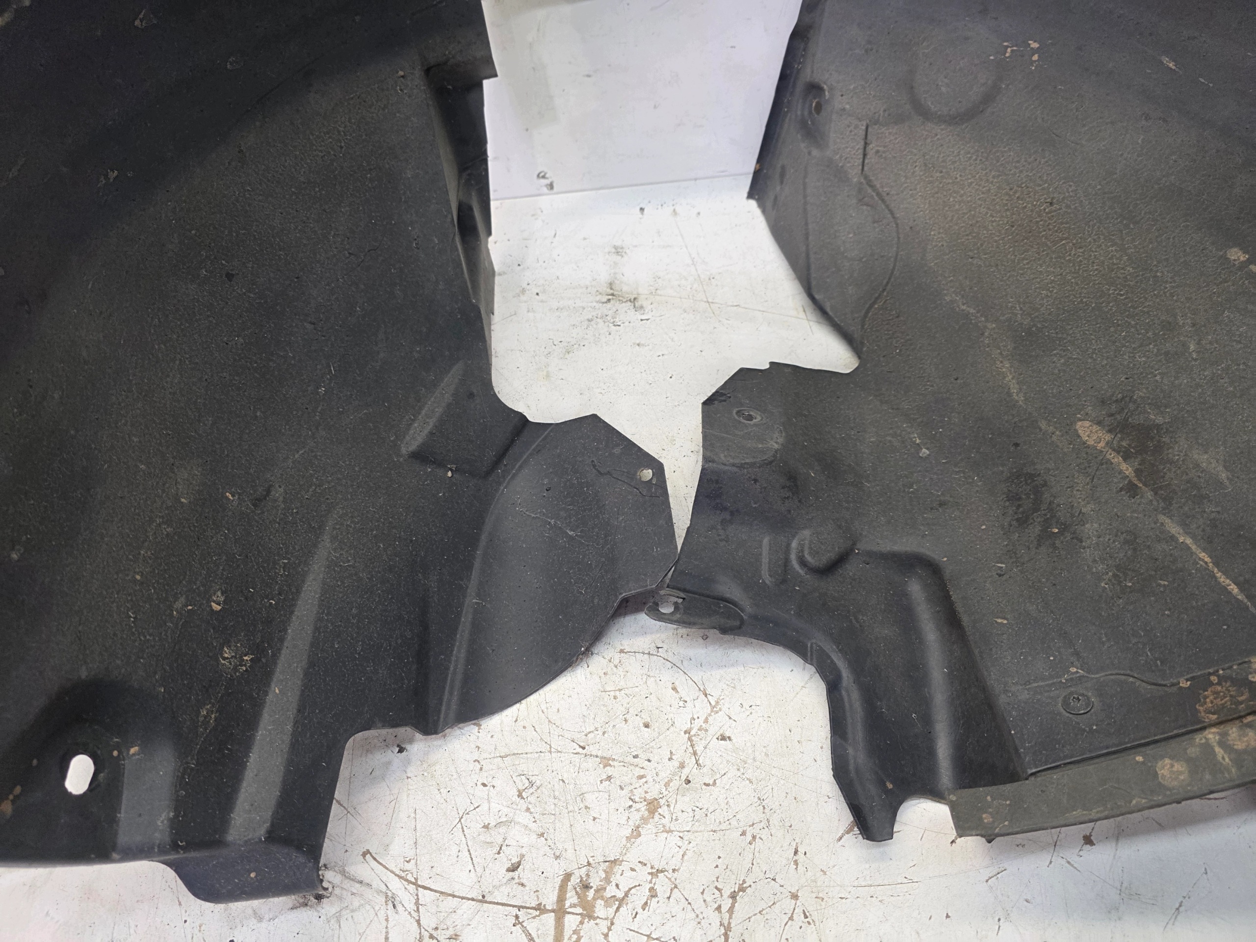 mudguard plastic right front AUDI A4 B8 LIFT 8K0821172L *2*