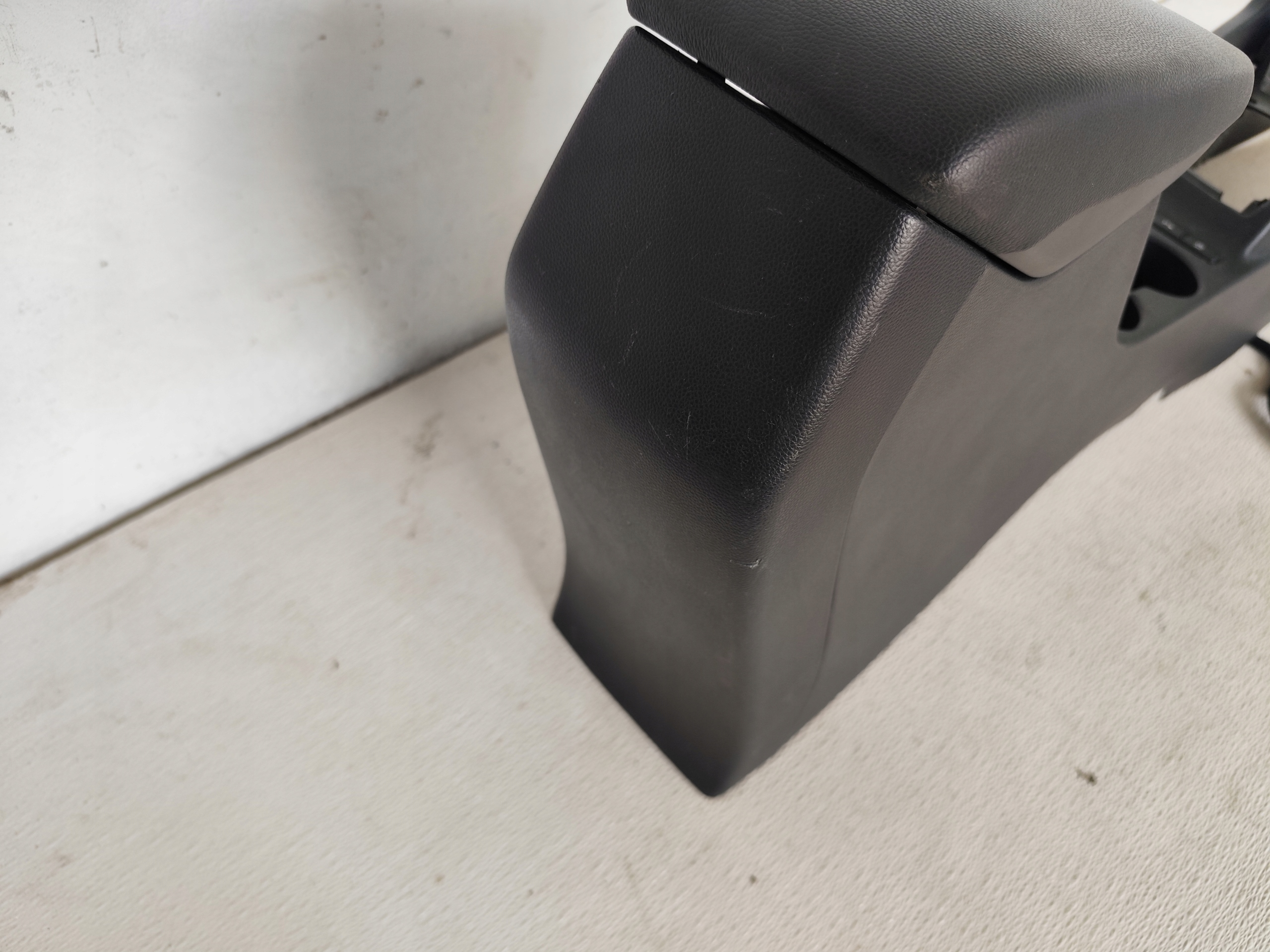 HYUNDAI I20 II 2016 3D TUNEL central armrest