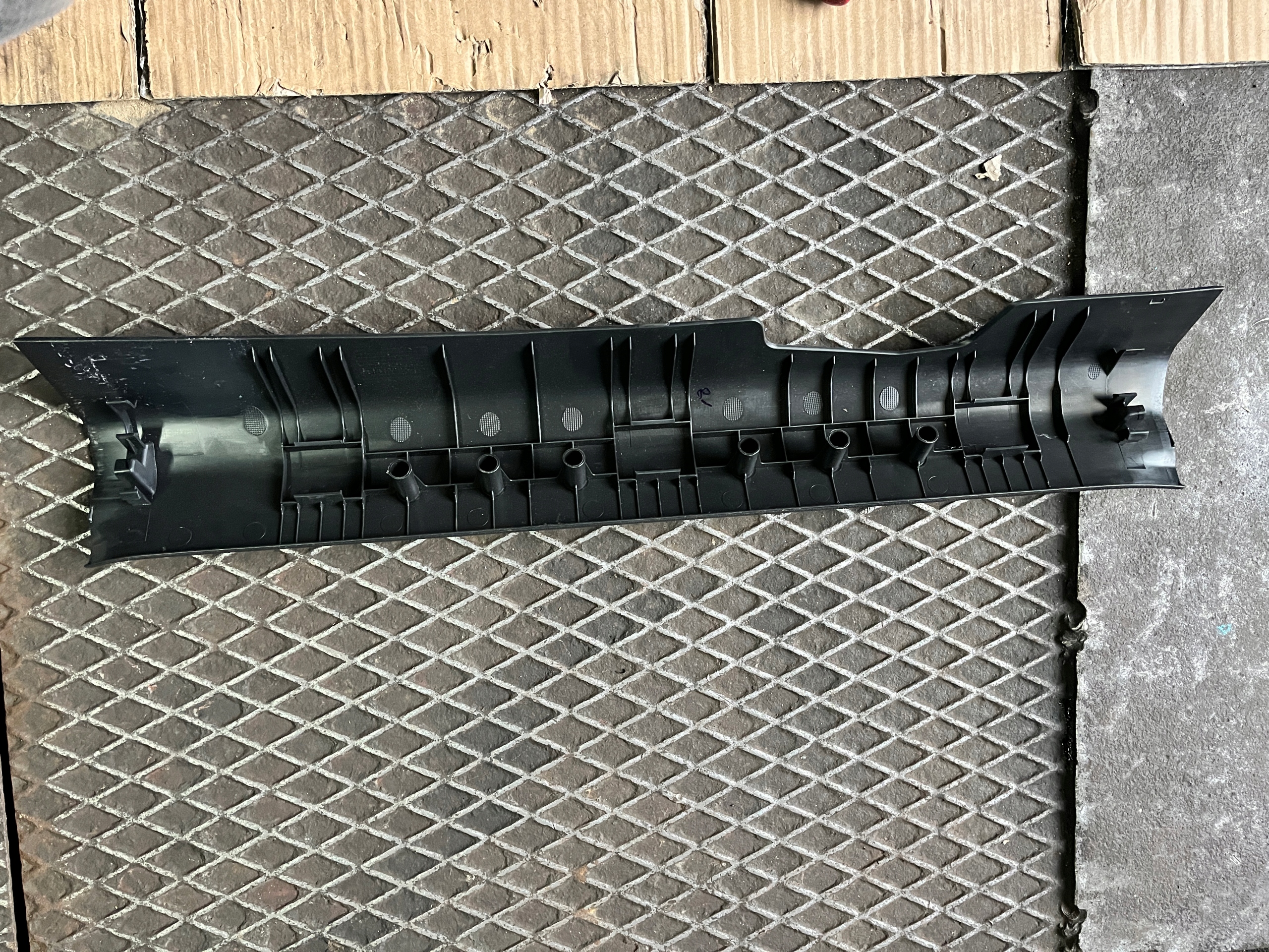 9 RENAULT KOLEOS II NAKŁADKA OSŁONA LISTWA PROGU PRAWA B21502-ZG000 Numer katalogowy części B21502-ZG000