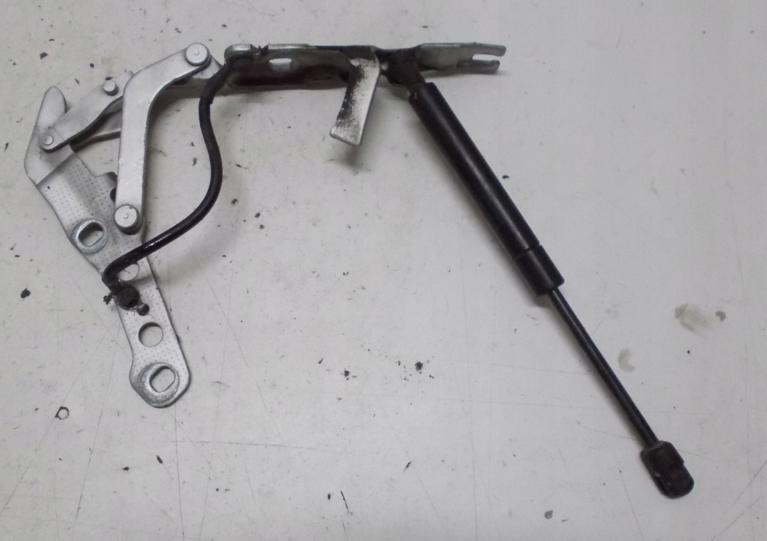 BMW X3 E83 3.0D 08R hinge damper bonnets left 3453239