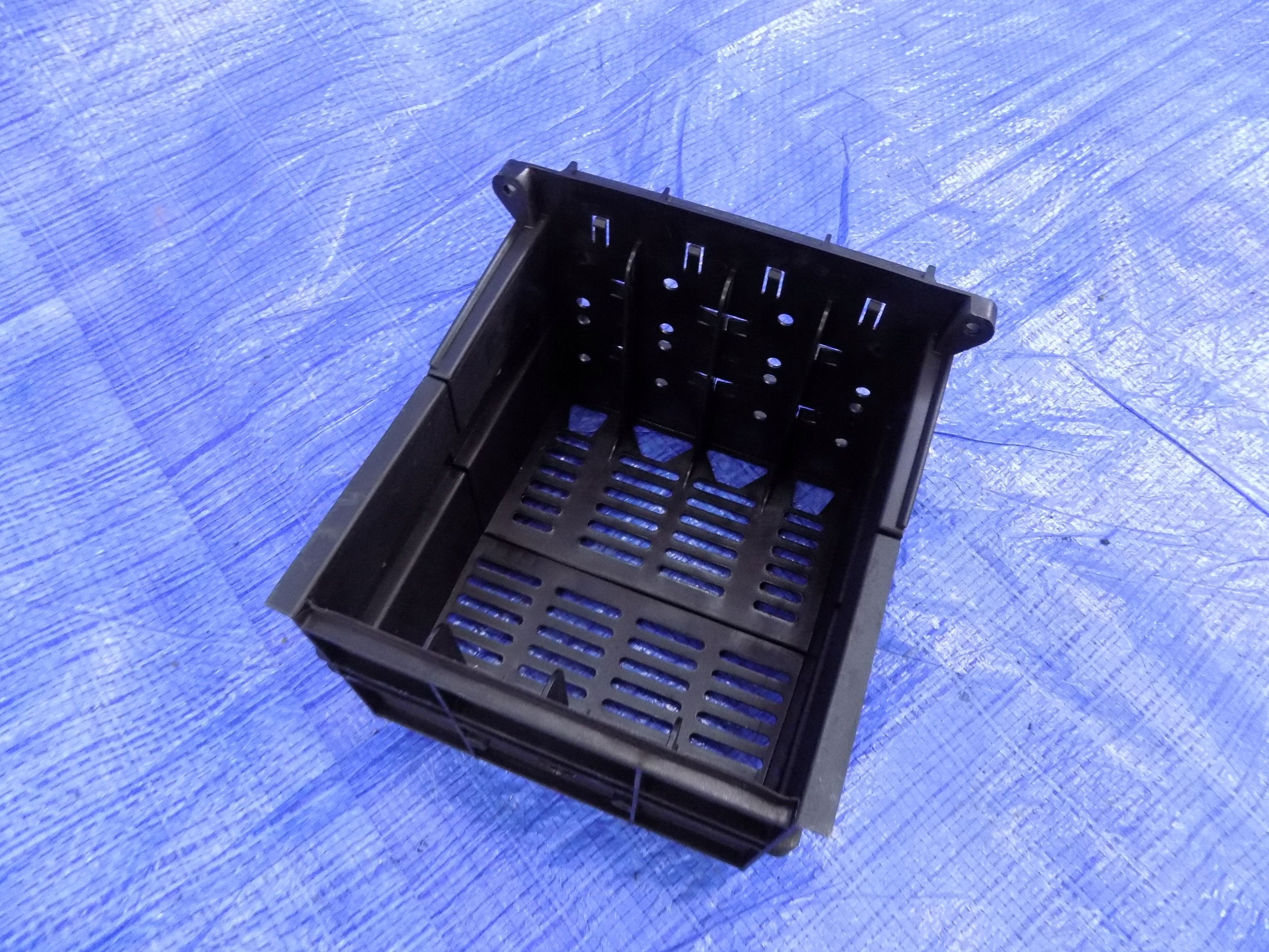 kasten MODULOW der sicherungen MAN TGL 10.180 07R