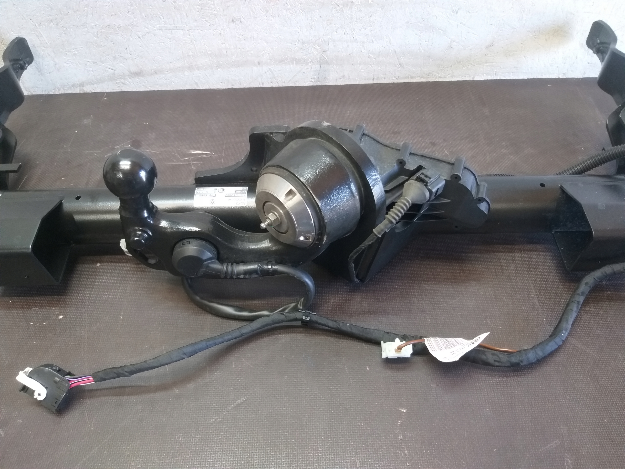 HAK HOLOWNICZY VW ID4 11A803881F Numer katalogowy producenta 11A803881F