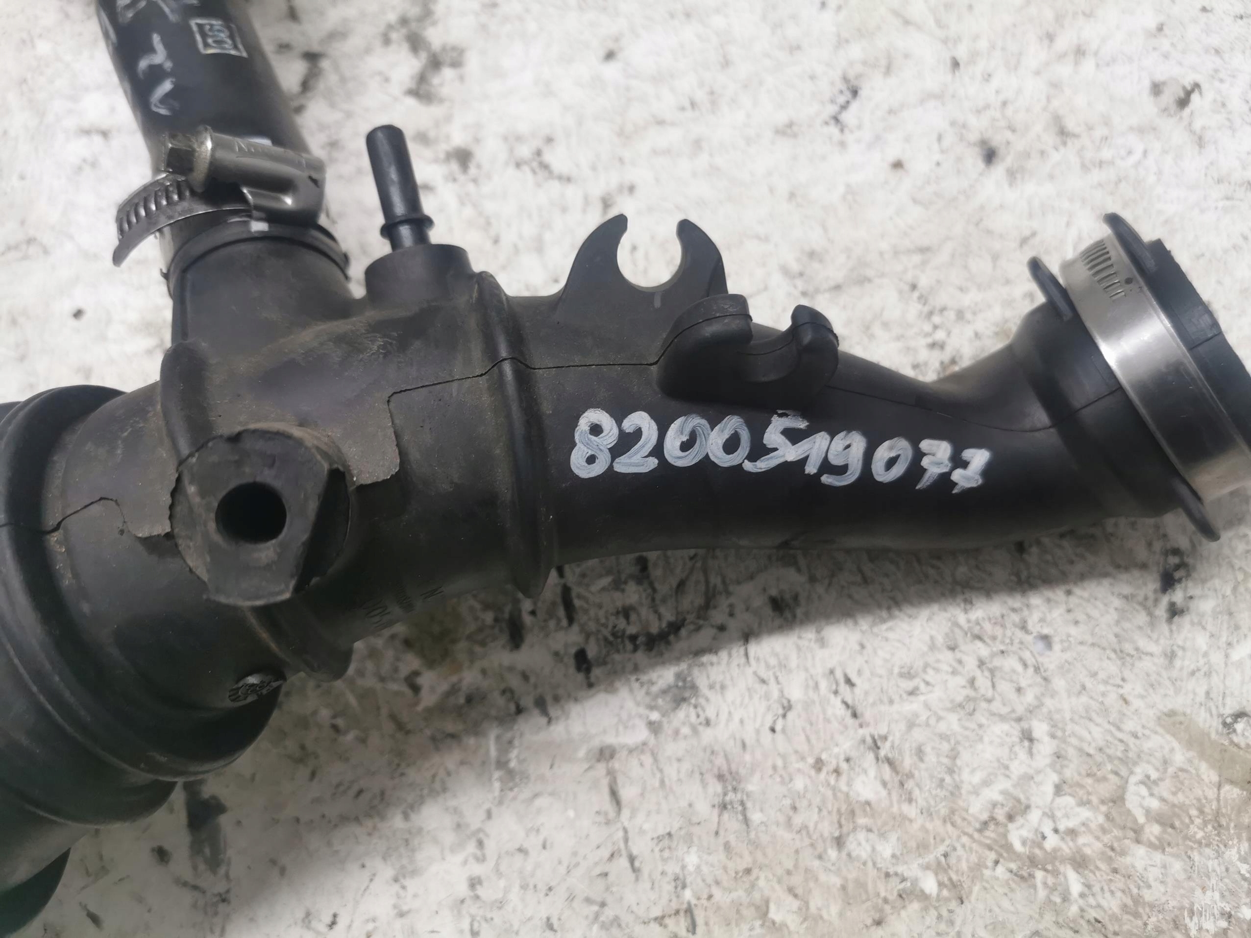 pipe air RENAULT CLIO III 1.2 TCE 8200519077