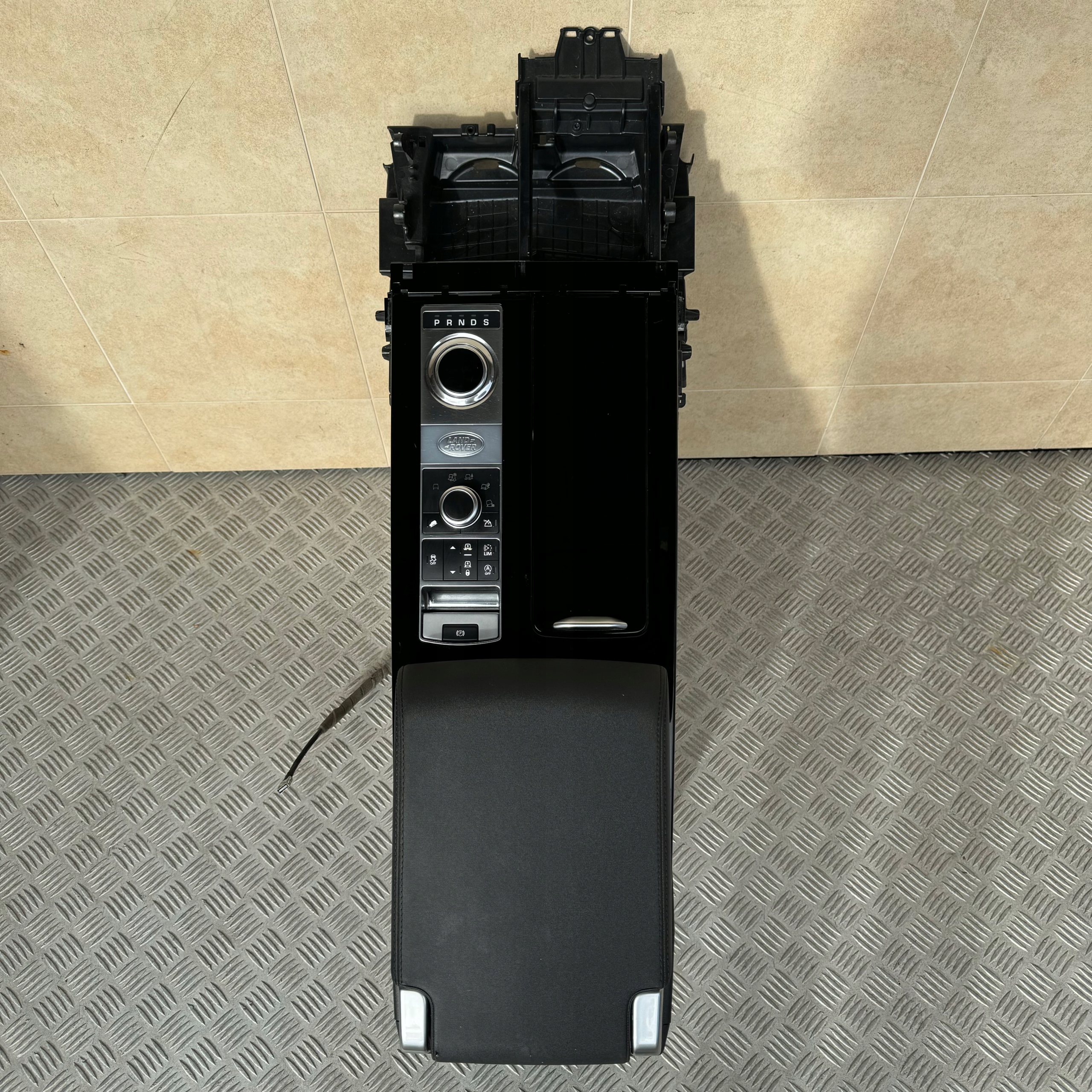 ARMLEHNE TUNEL BEDIENTEIL LAND ROVER DISCOVERY V 2017 ROK