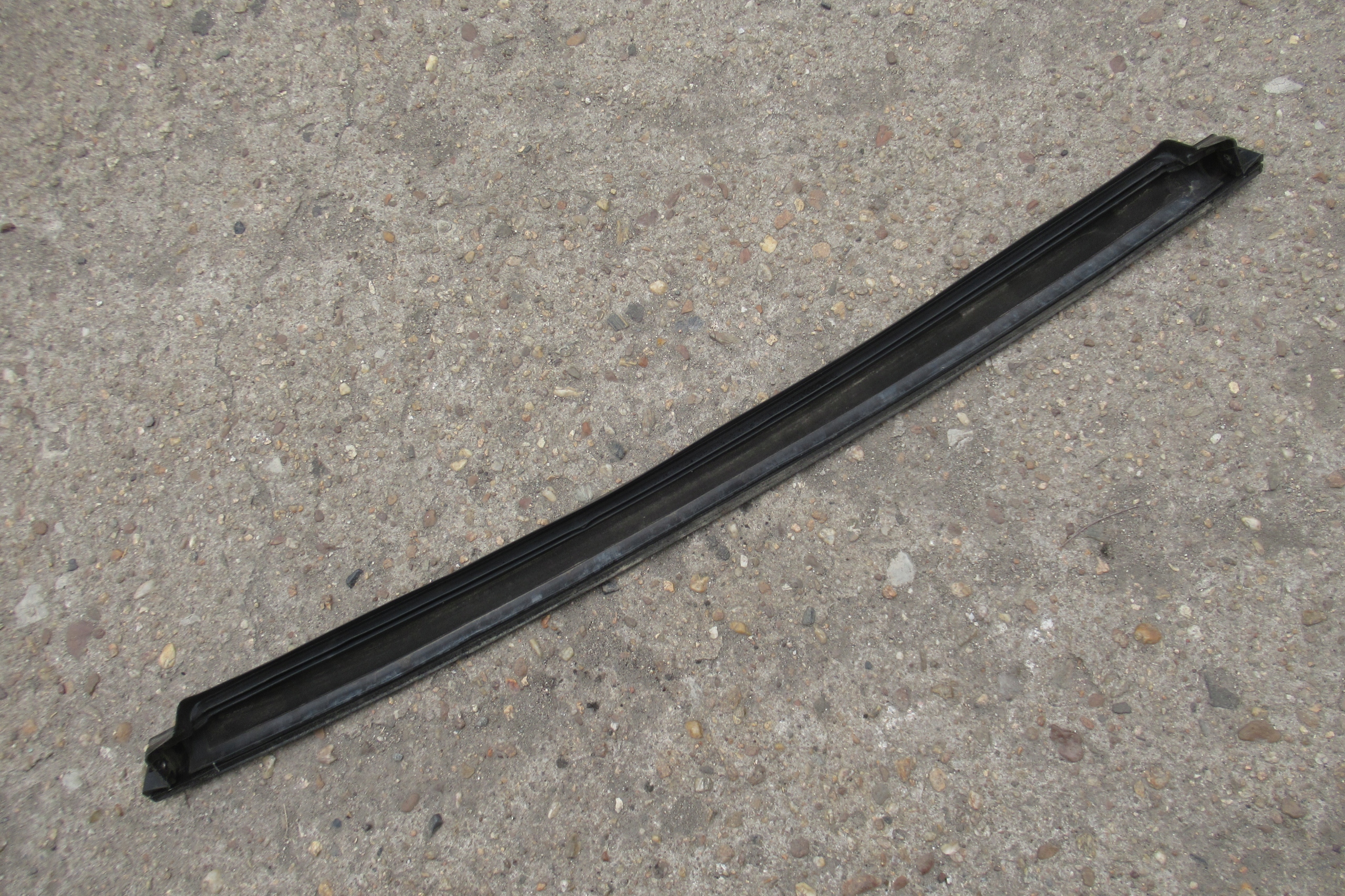 FREELANDER 02R moulding dust windows bonnet rear part