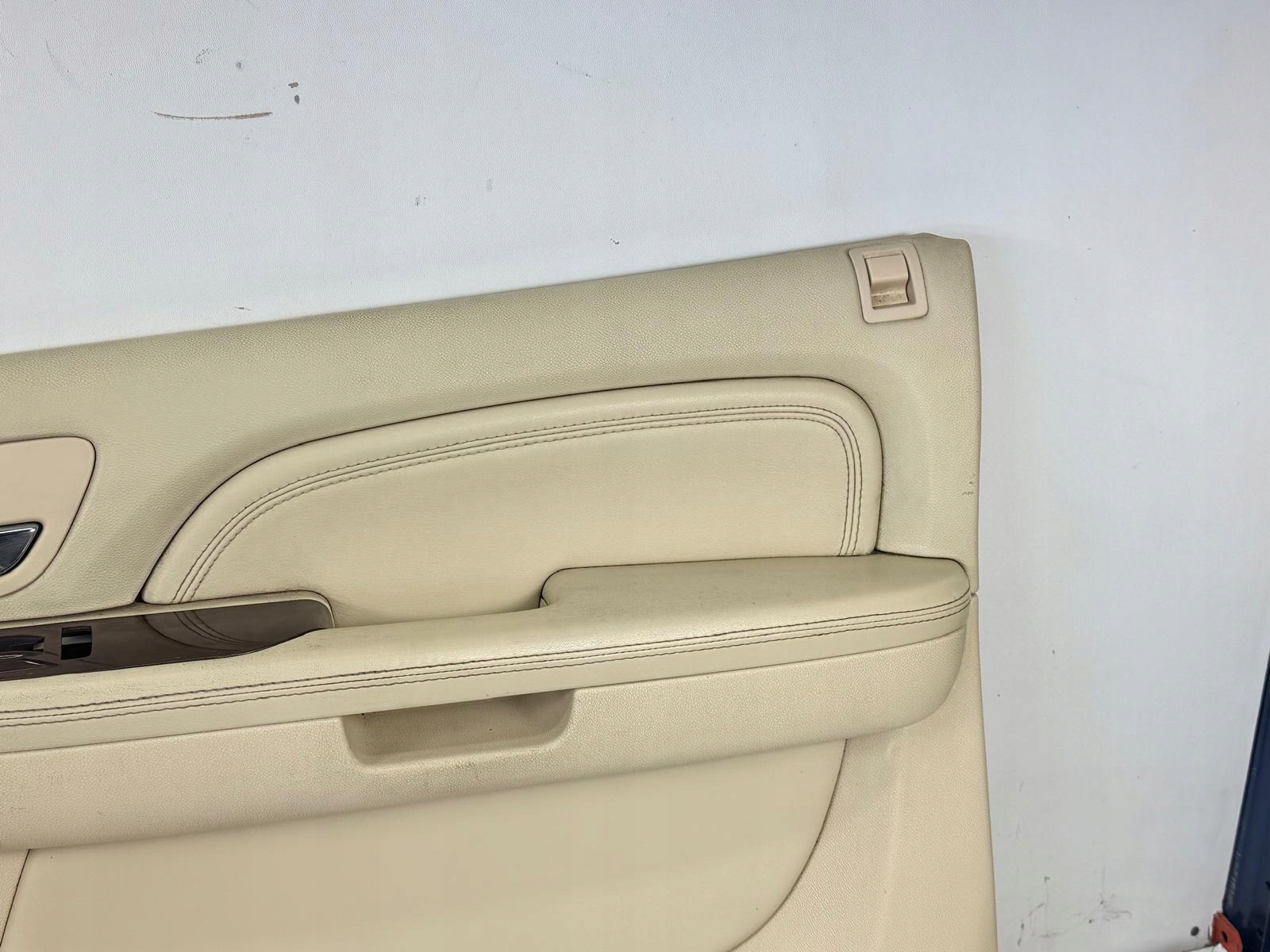 Cadillac ESCALADE 07-09R обивка дверные карты передних оригинал