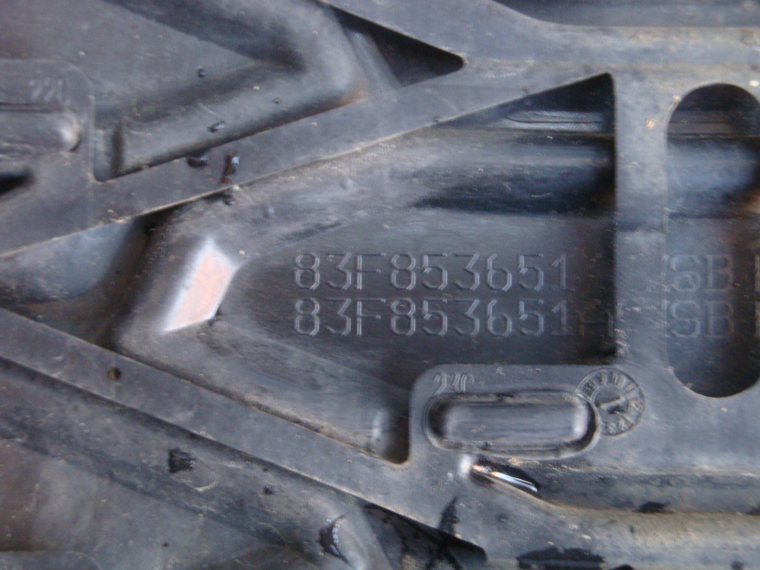 Audi Q3 83F s-line решетка радиатора