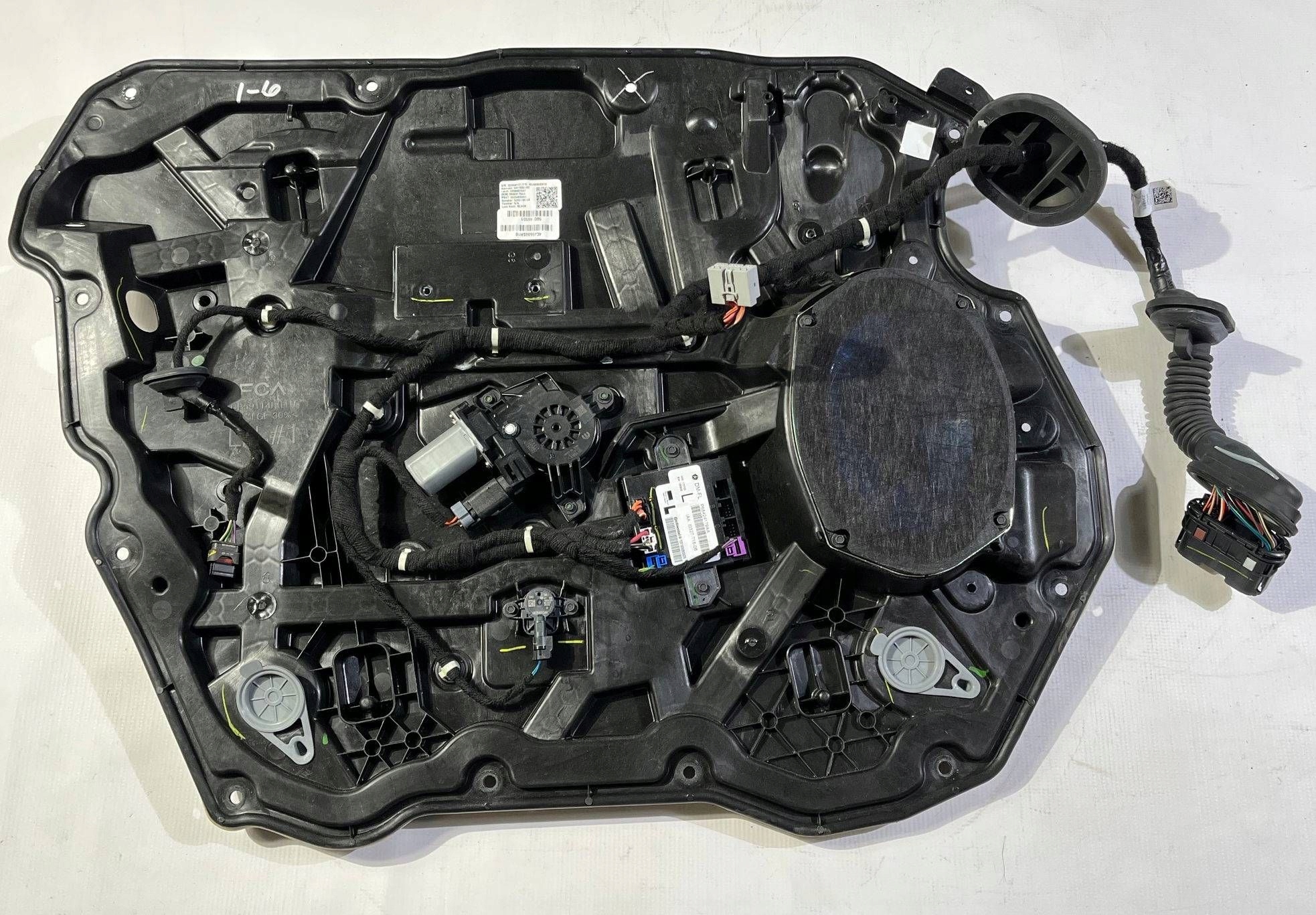 side door window regulator mechanism left front Dodge RAM 1500 2019