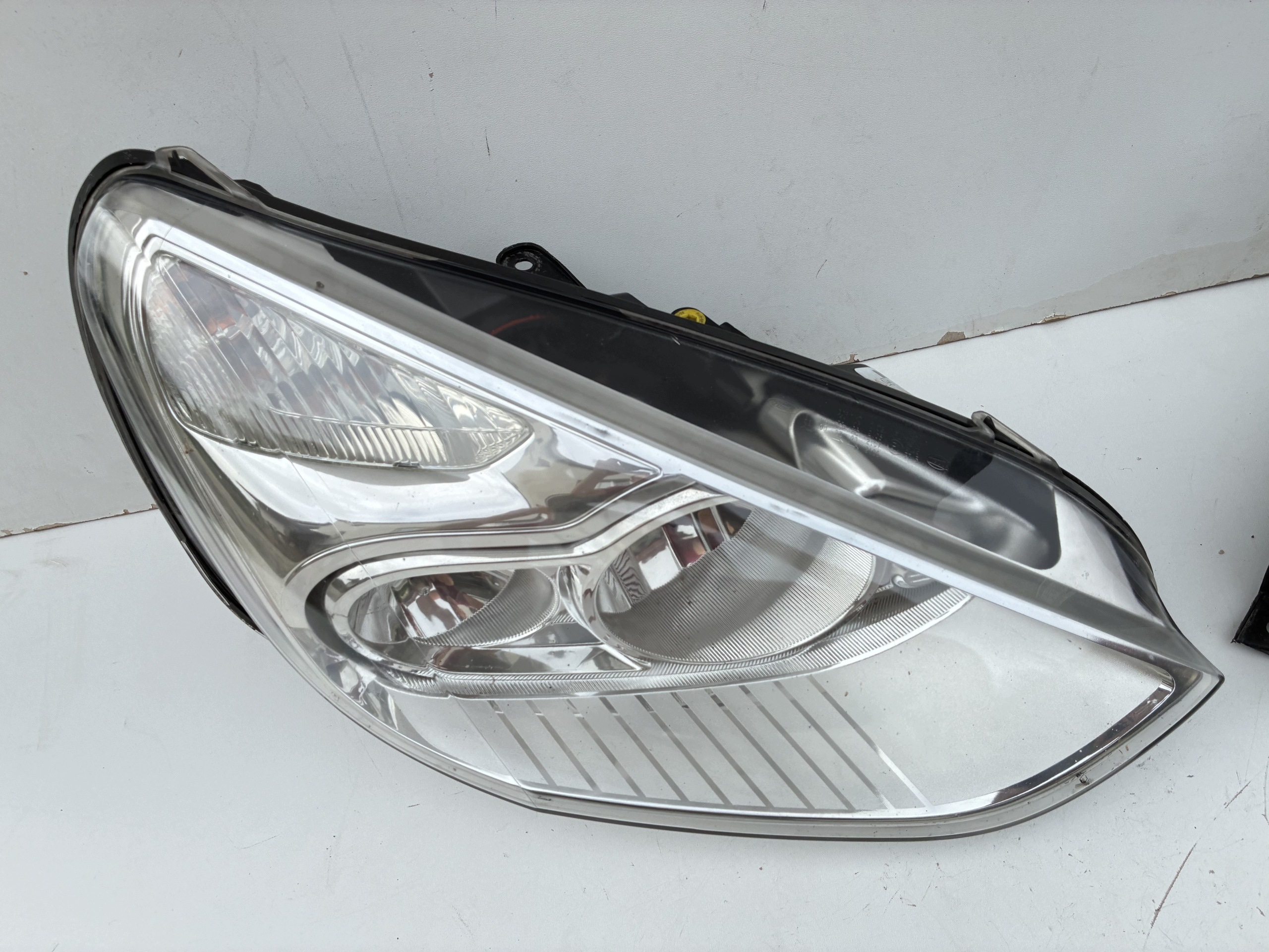 Reflektor light front front right left Ford S-Max Mk1 06-15r. ==OEM== Eu