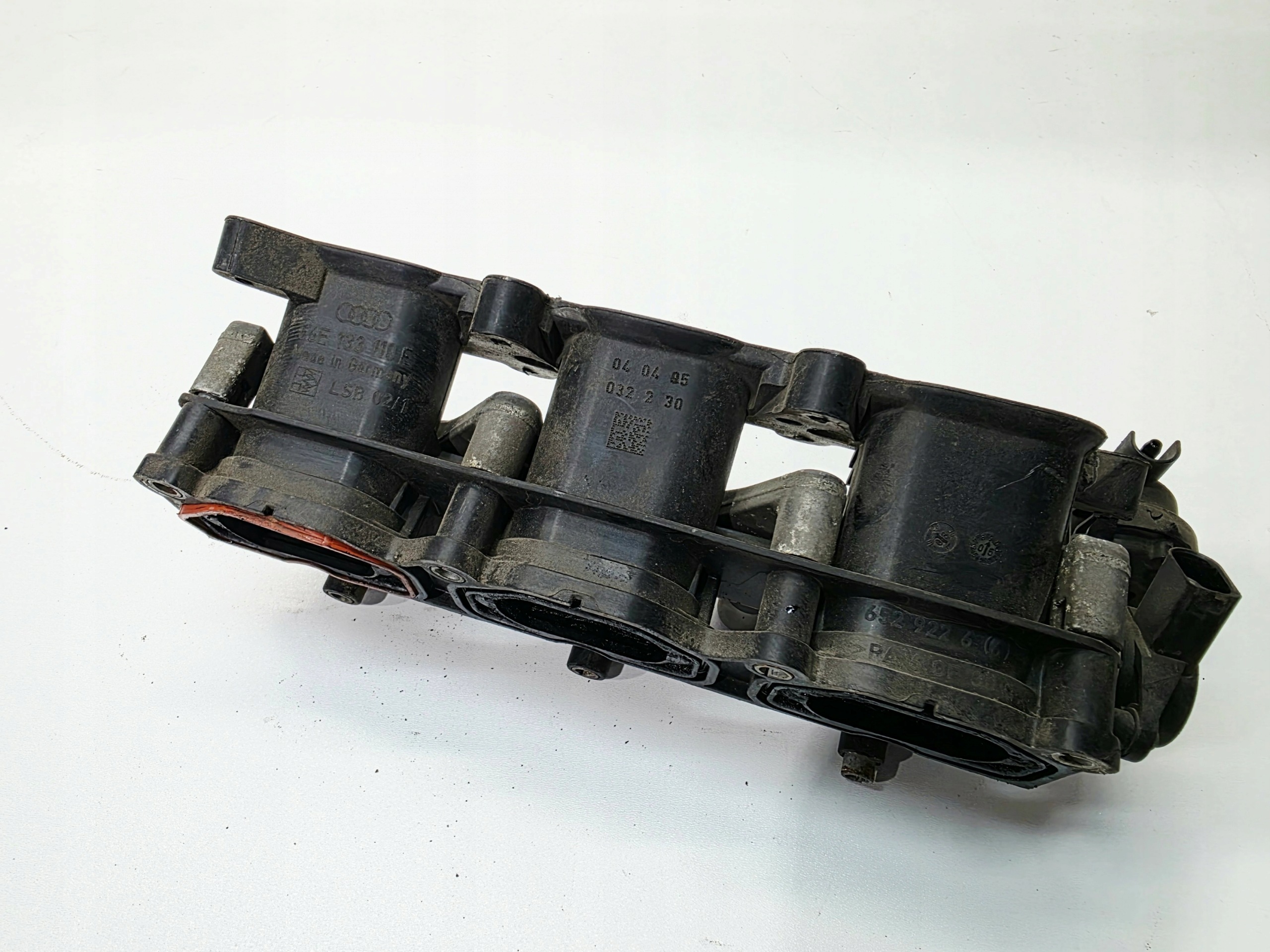 intake manifold right AUDI A4 B7 A6 C6 3.2 FSI 06E133110E
