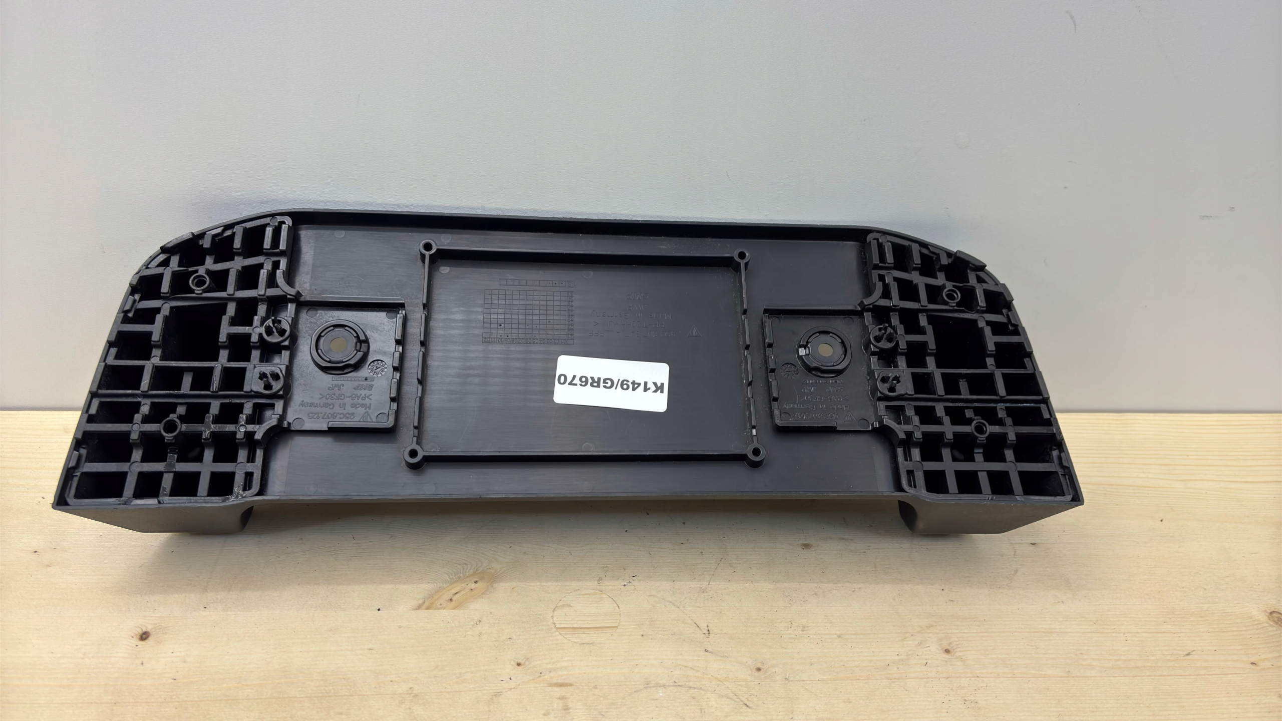 PORSCHE MACAN 95C 23R+ holder signs frame bracket K149/GR670