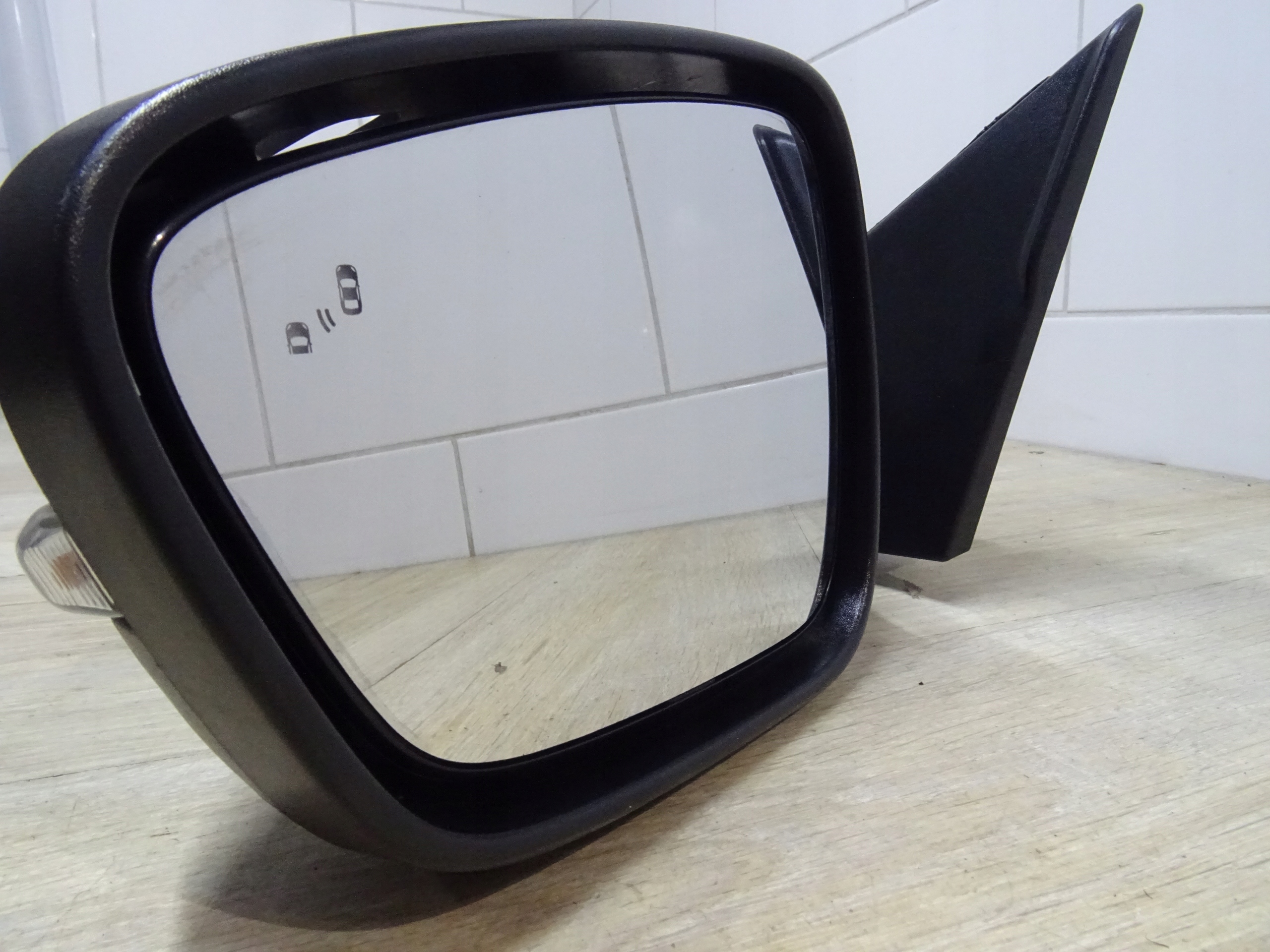 FORD KUGA R.2020 lewe LUSTERKO 11 PIN LV4B17683DC Typ szkła asferyczne