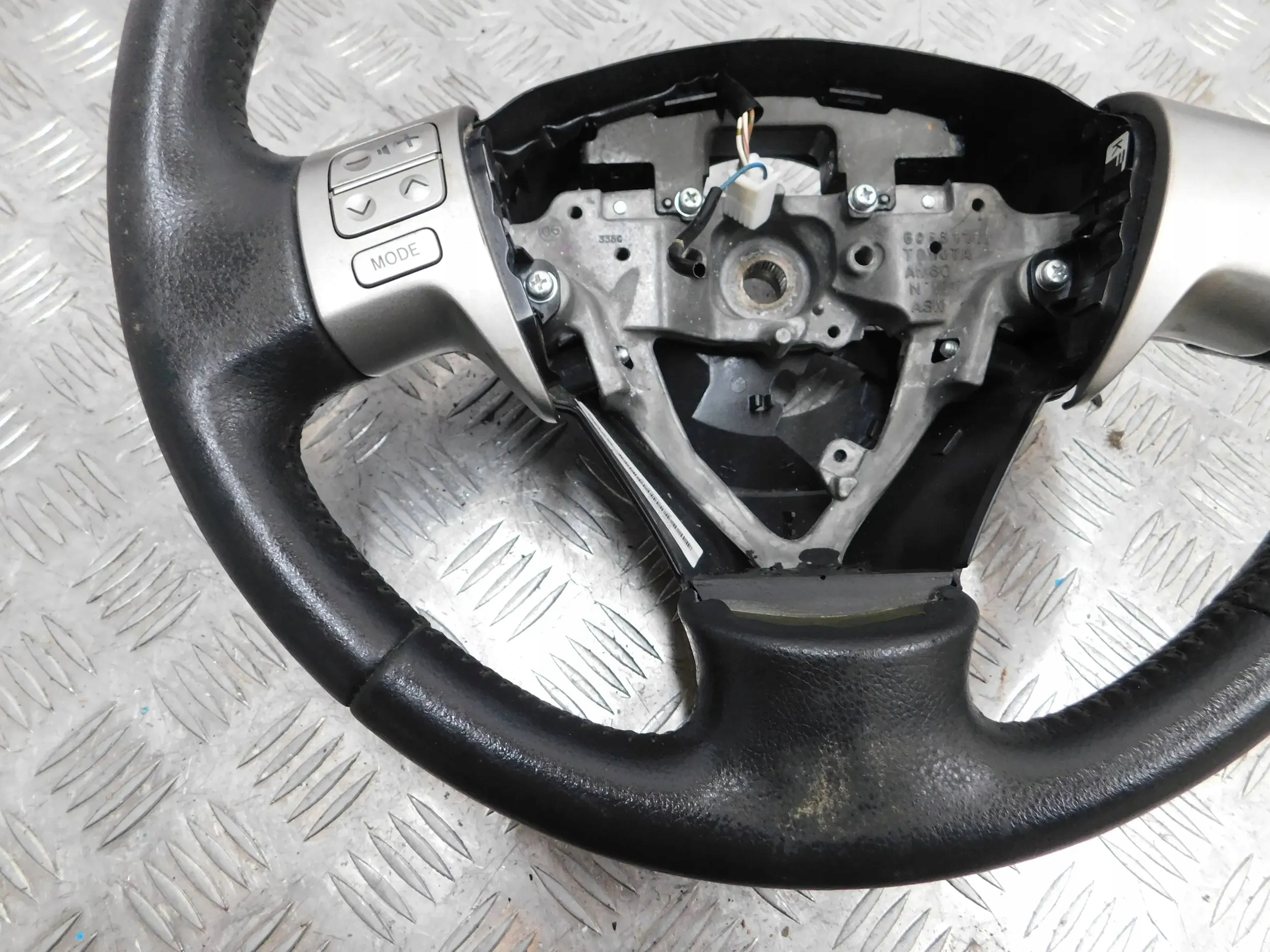 LENKRAD LEDER TOYOTA AURIS UND 07
