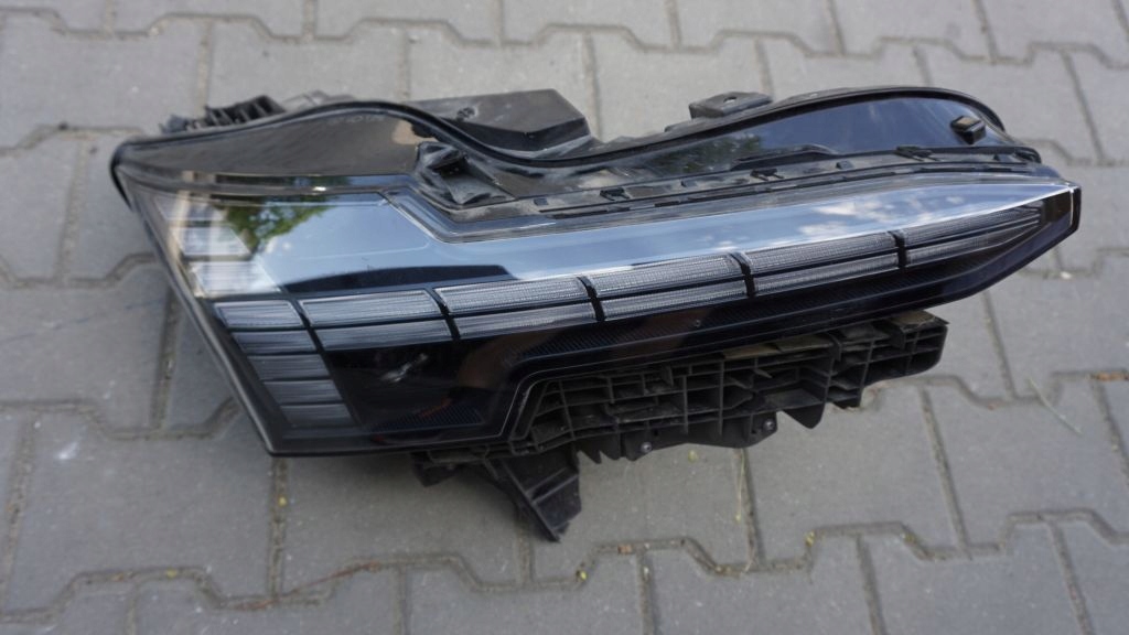 VOLVO EX30 - light LED right front