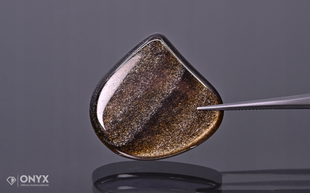 Obsidián zlatý nízký kabošon nepravidelný 32x31 mm