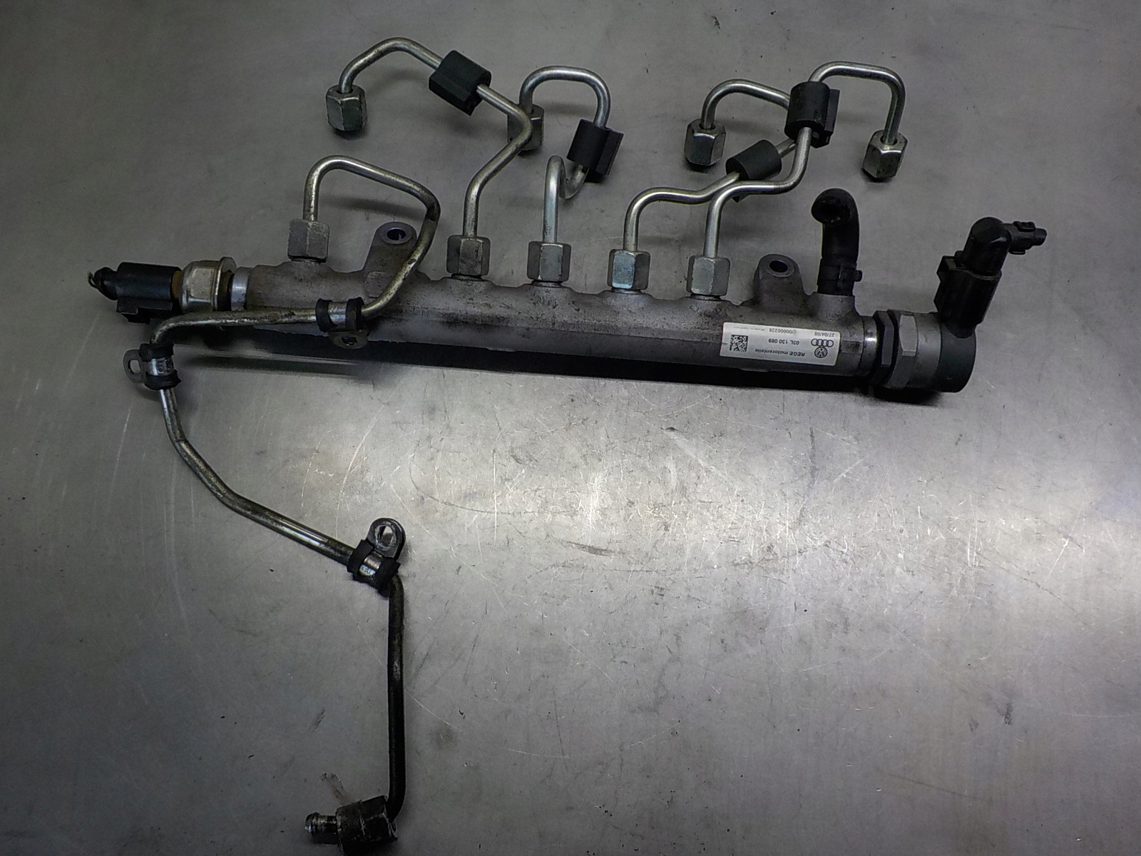 VOLKSWAGEN GOLF VI LISTWA WTRYSKOWA 03L130089