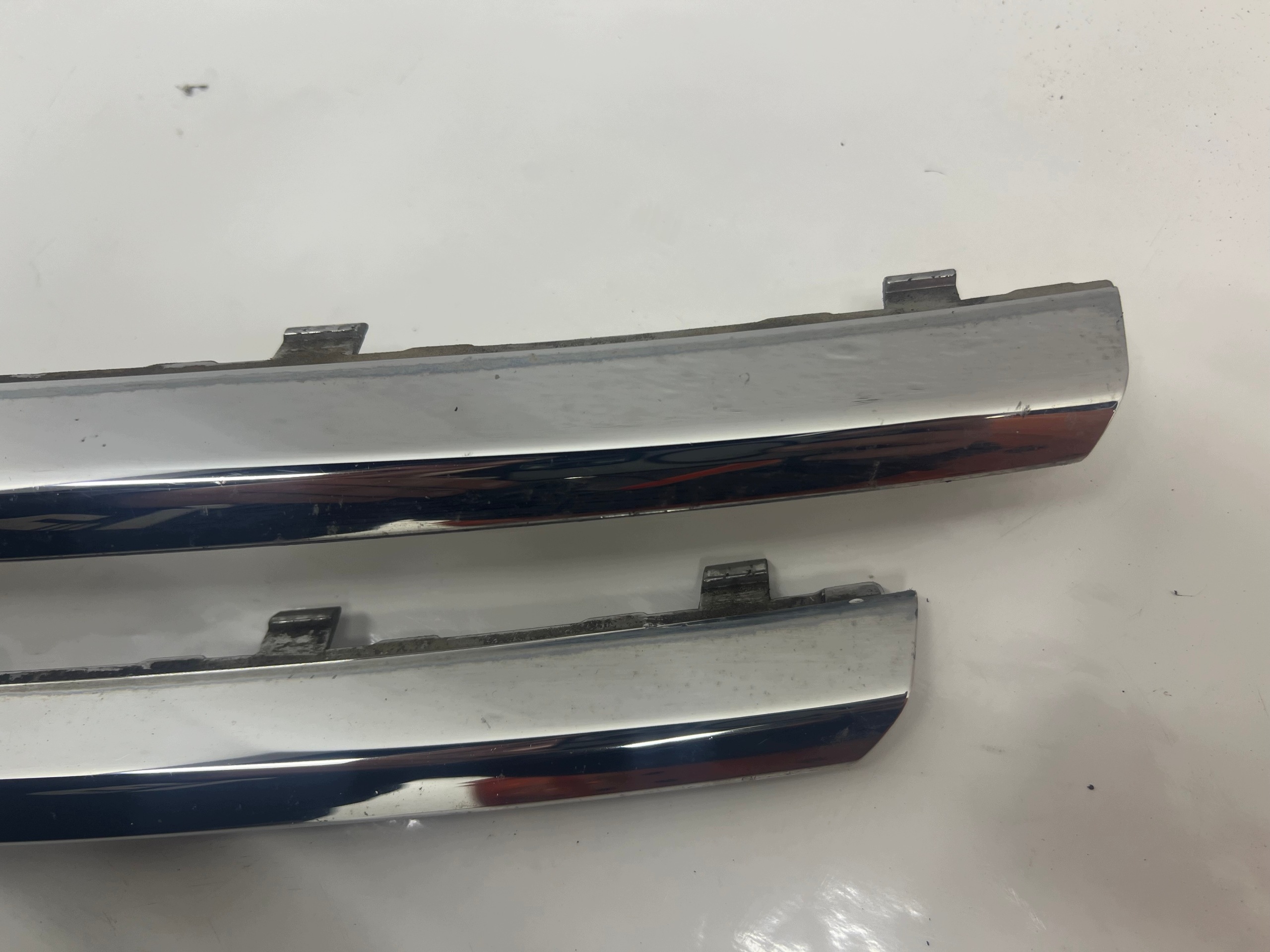TOUAREG 07-10 moulding grille CHROM 7L6853668