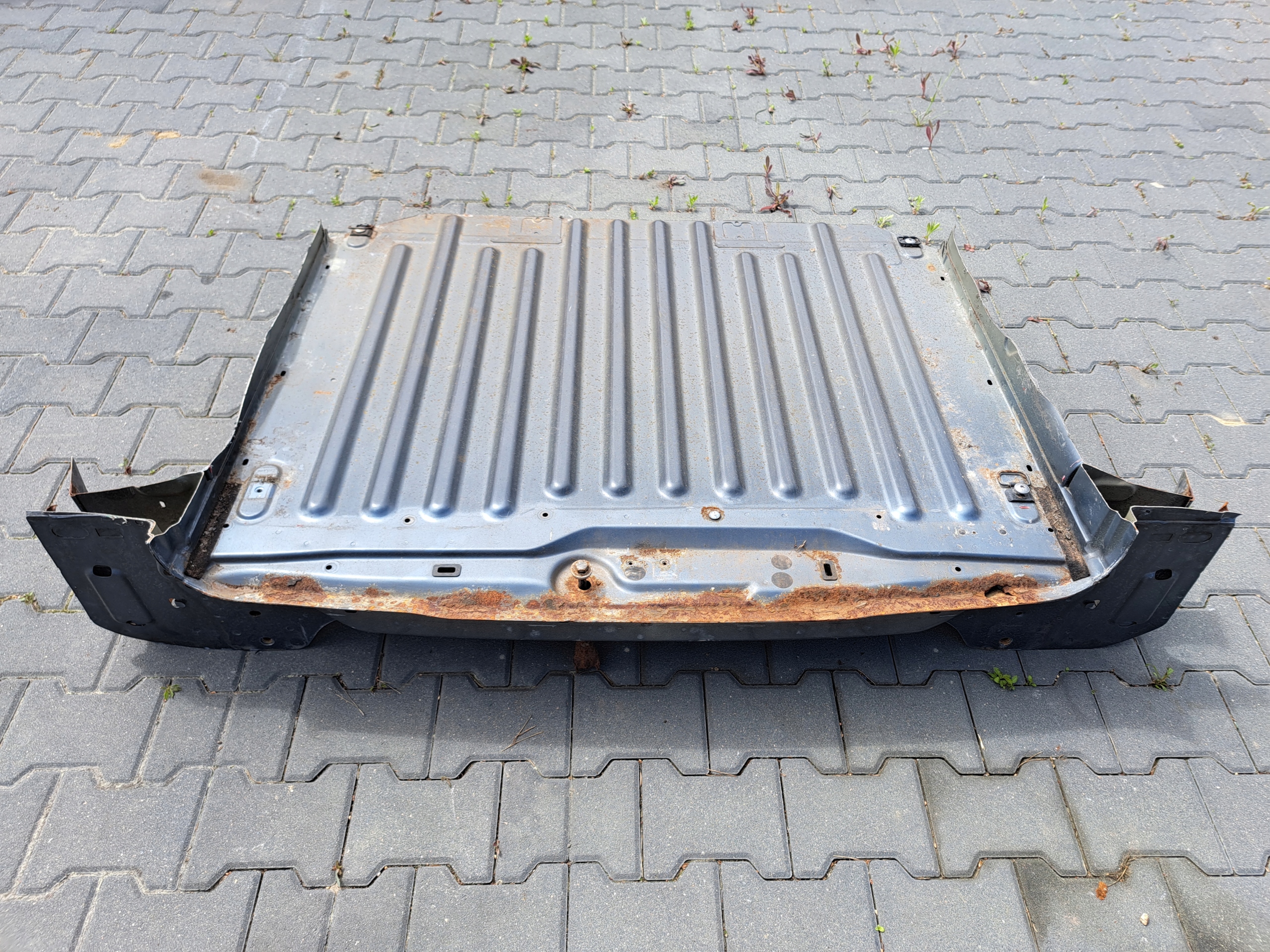 PARTNER BERLINGO II III PAS TYL TYLNY PODŁOGA WANNA DUPA