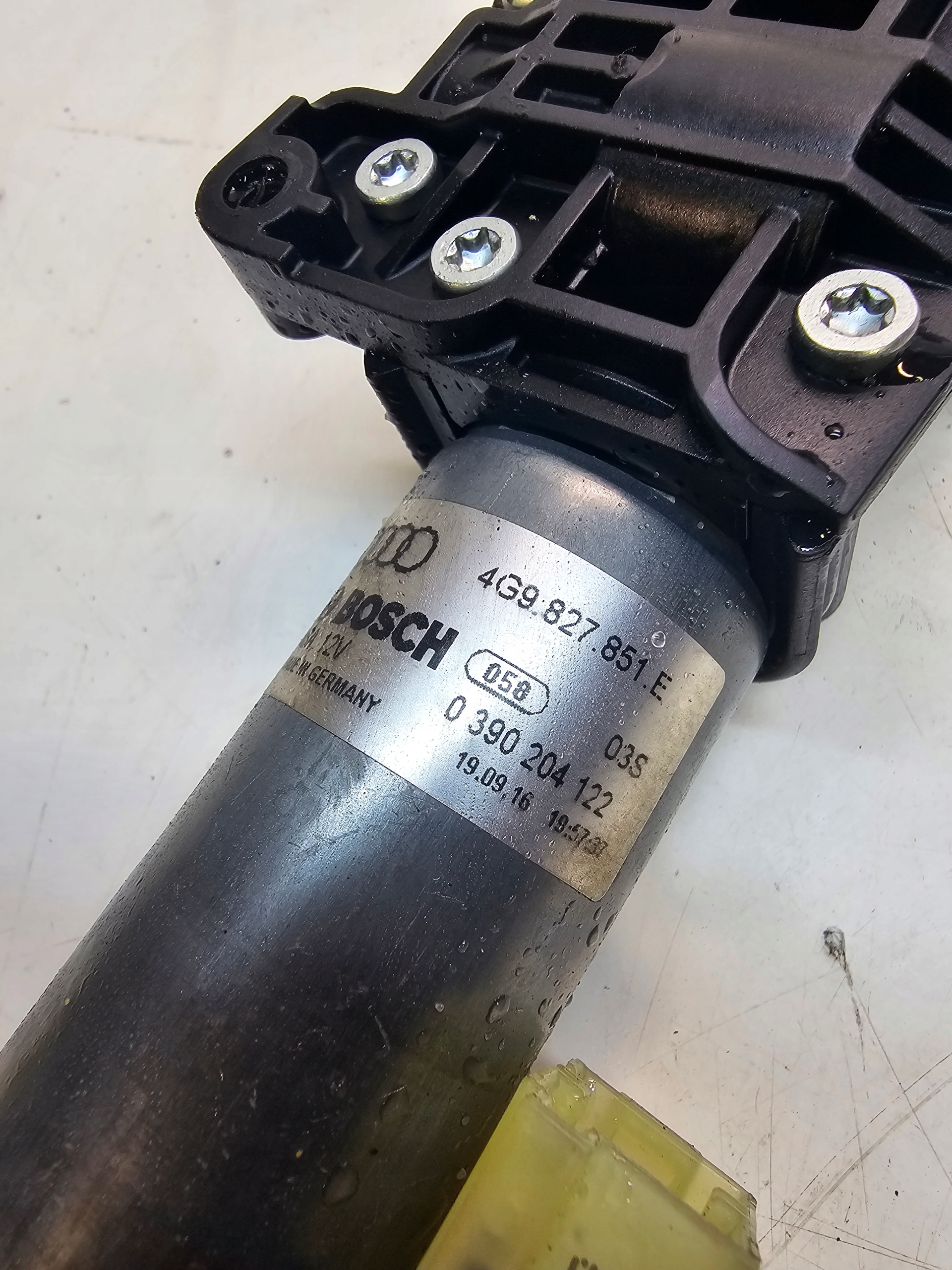 mini motor bonnet boot AUDI A6 C7 4G9827851E