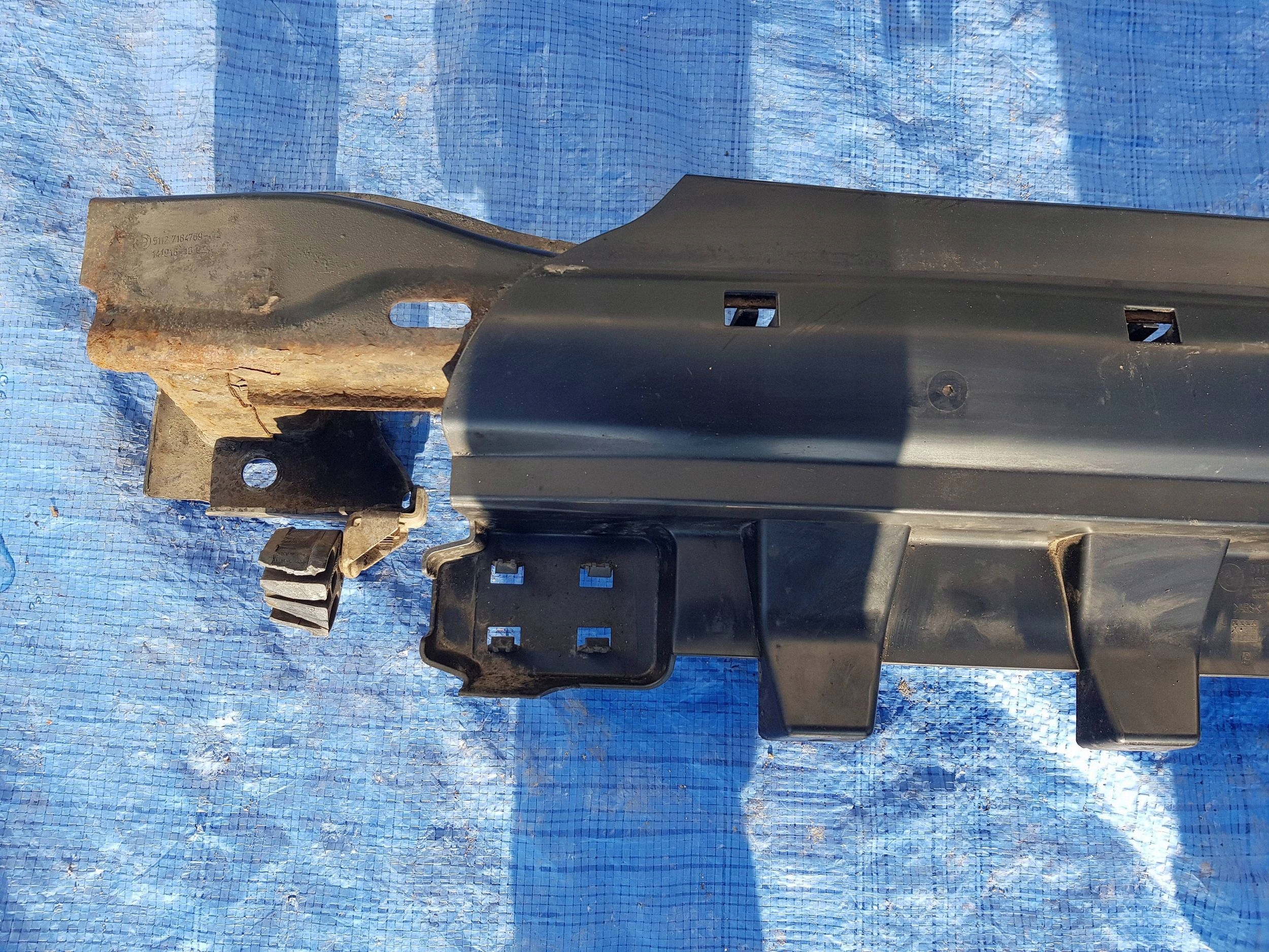 BMW 5 F10 bumper support pillar support holder rear part rear. 7204017