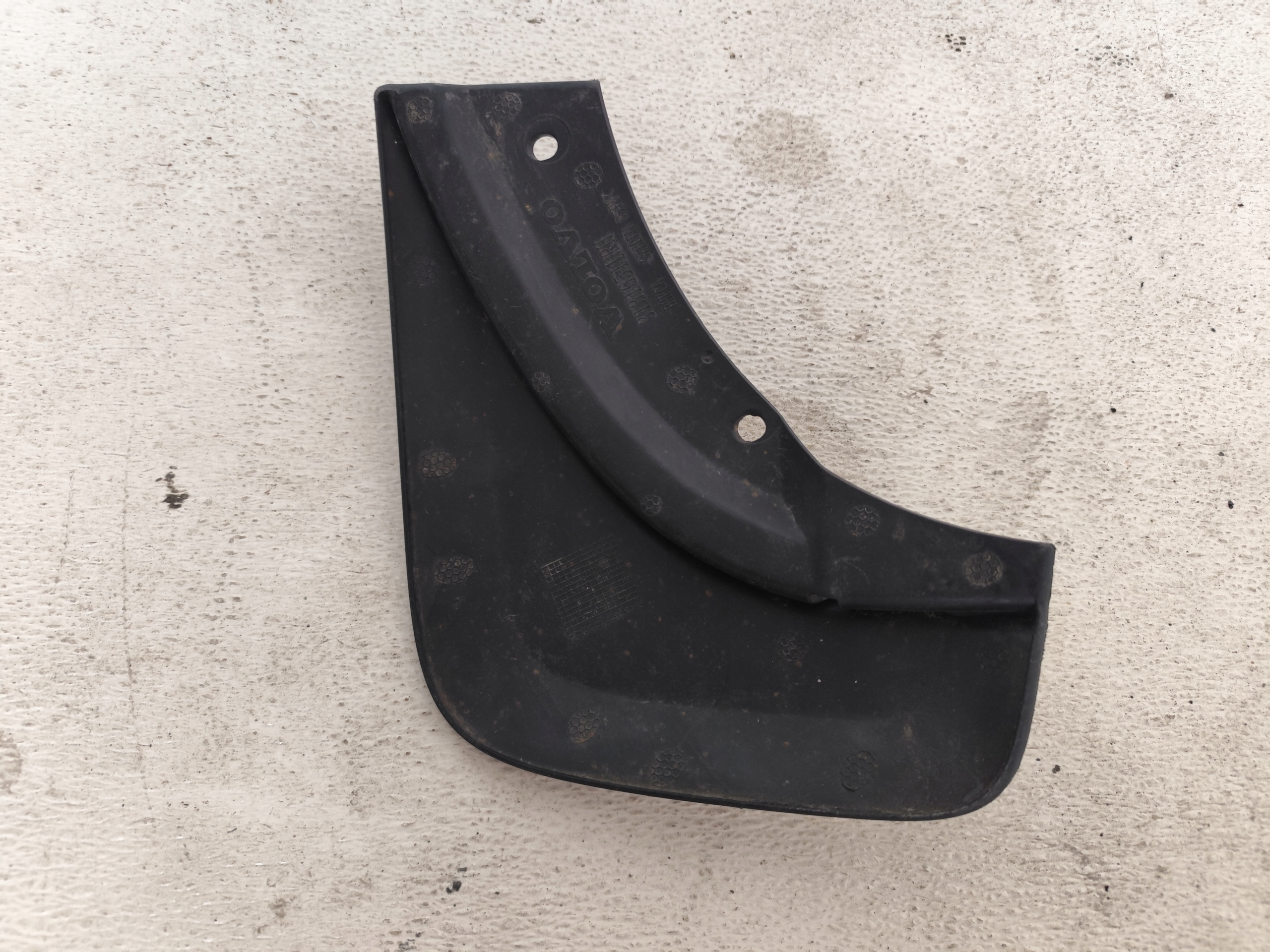 VOLVO V40 II 2012 mudguard flap right rear 31316511