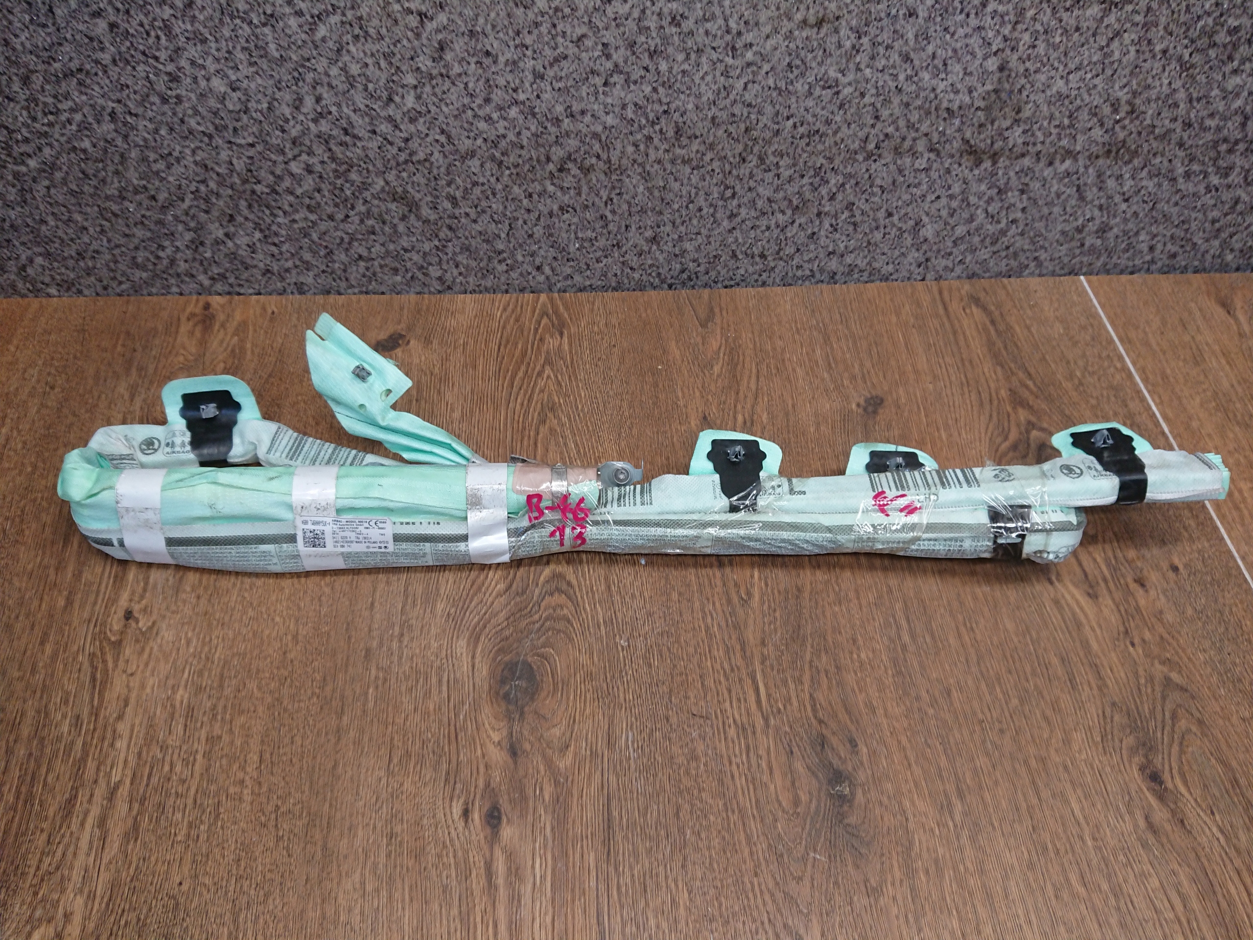 SKODA OCTAVIA III УНИВЕРСАЛ ЗАНАВЕС ЛЕВЫЙ 5E0880741