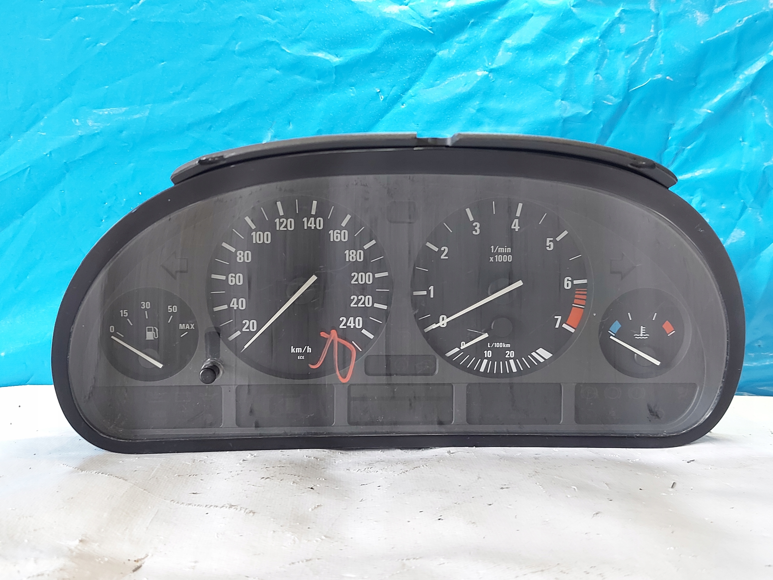 dials clock BMW 5 E39 520i 62118372354