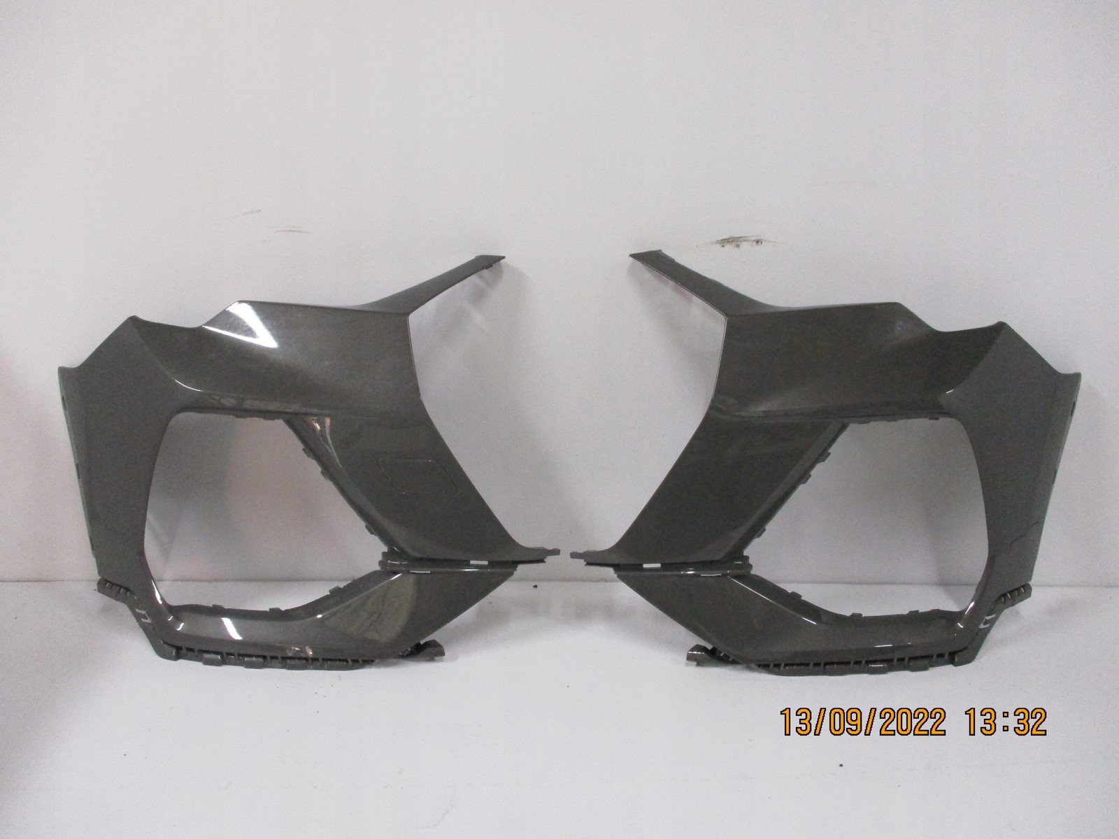 corner of a bumper AUDI Q3 83A807438D right