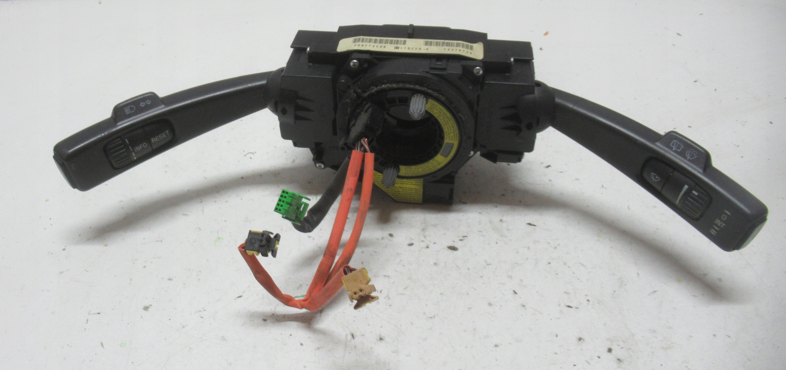 VOLVO V50 06R steering wheel levers and controls ring P30772253