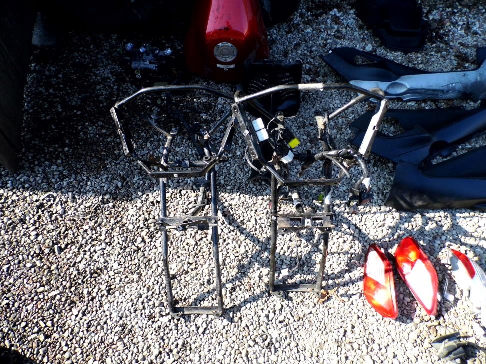 NG1081 - PIAGGIO MP3 125 СТІЙКА КРОНШТЕЙН КРІПЛЕННЯ 125-400