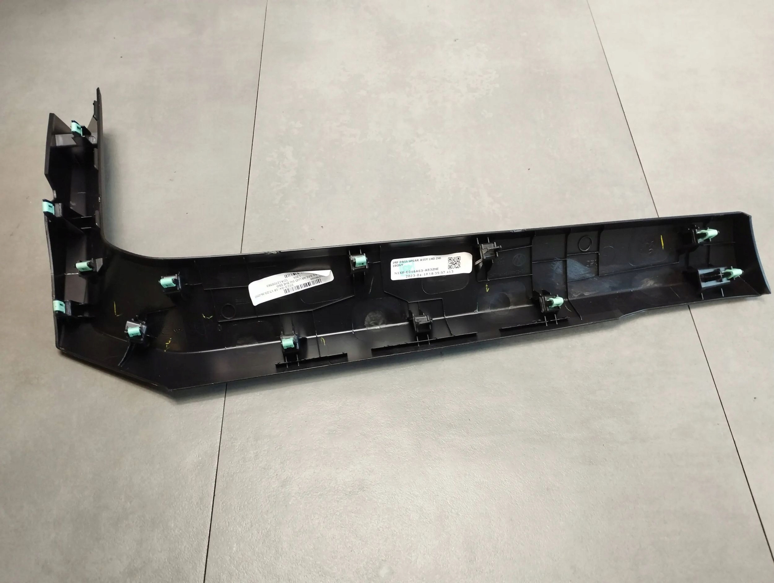 Volkswagen Amarok II cover ROGU left N1XBE046A63AB