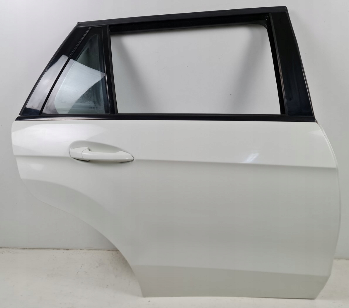 DRZWI PRAWY TYŁ 650 MERCEDES W212 KOMBI