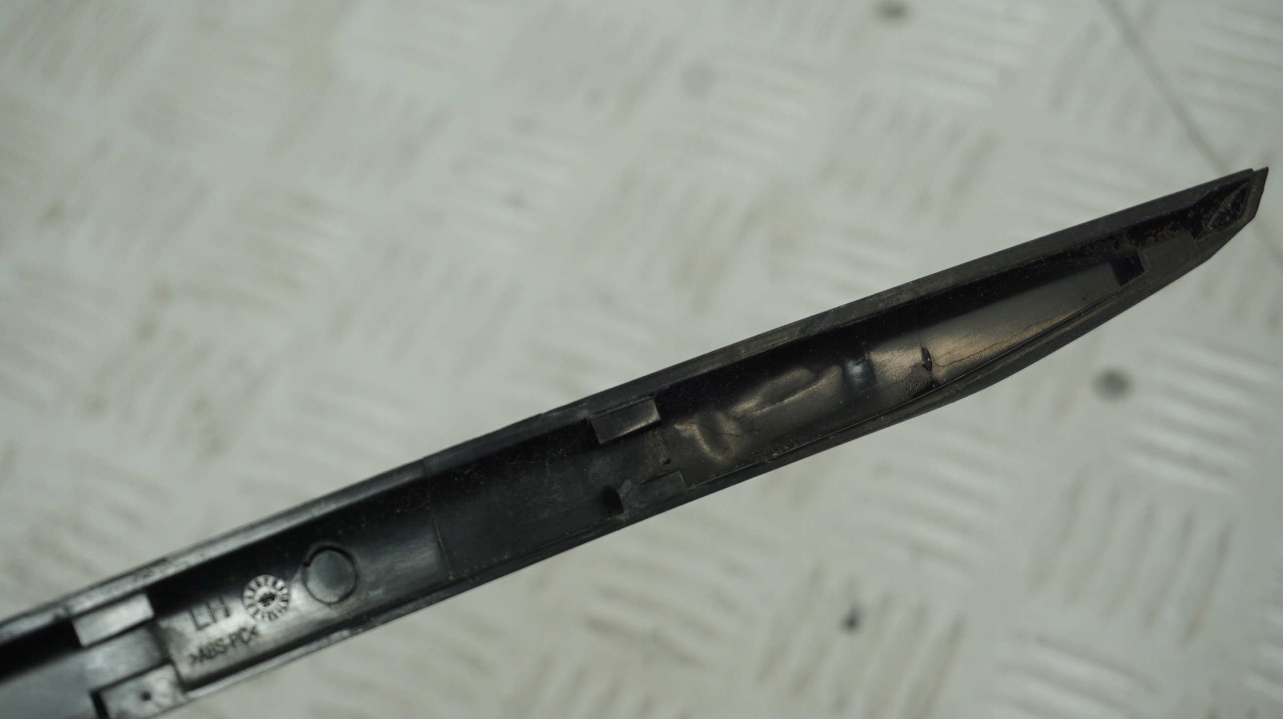 MINI COOPER F60 LISTWA SZYBY CZOŁOWEJ 7424159 Numer katalogowy części 7424159