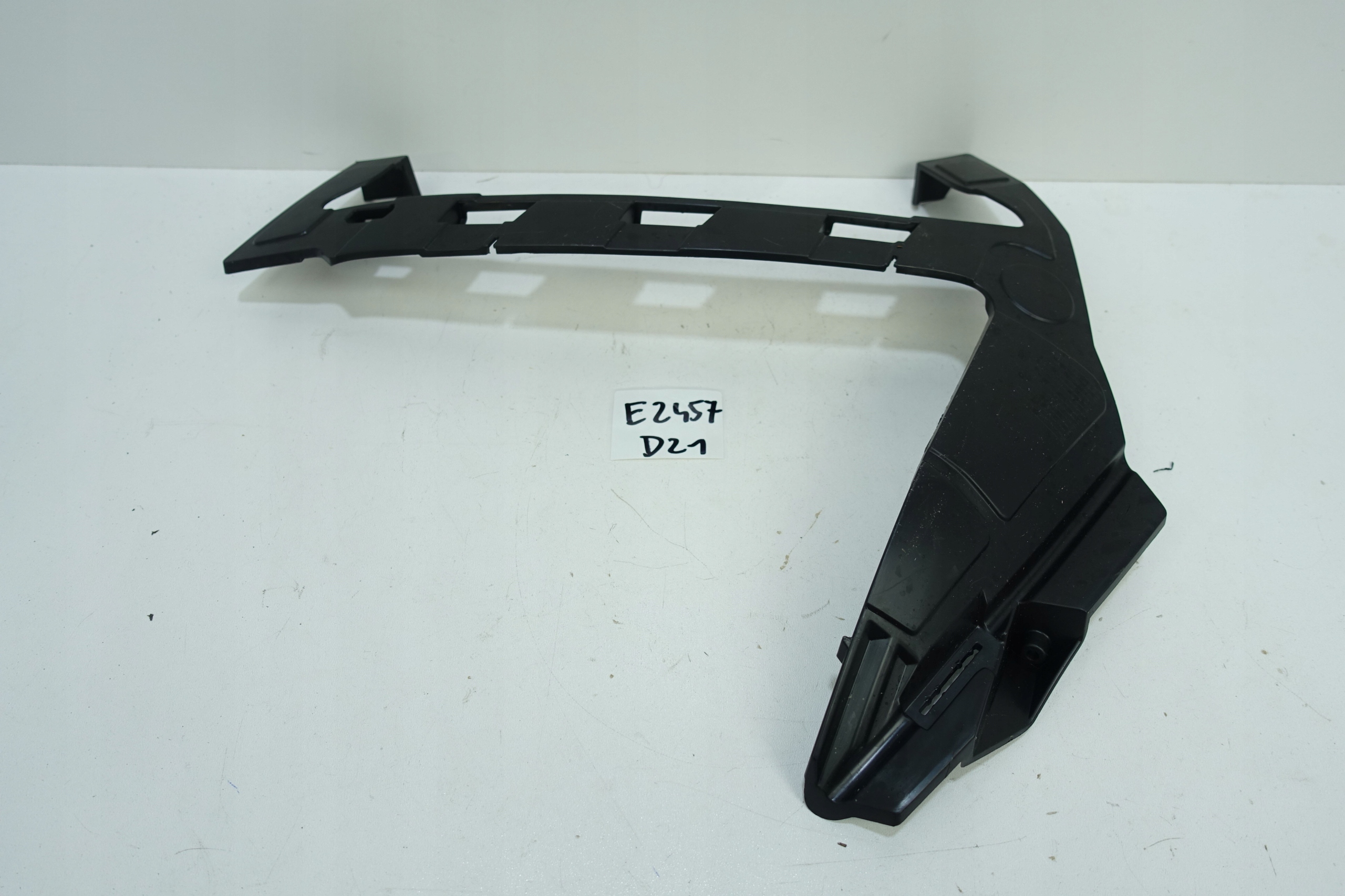 bumper bracket right front HYUNDAI KONA 2023- 865B4-HF000