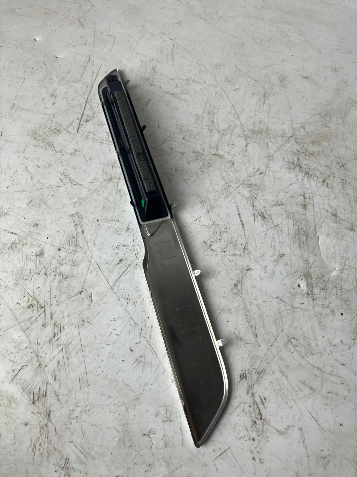 moulding cap of the threshold DS5 HYBRID4 right front