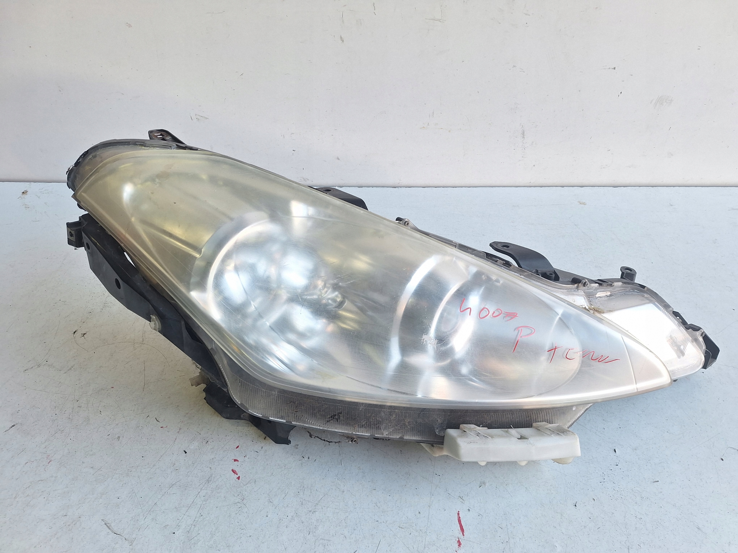 PEUGEOT 4007 07-12 light right XENON UK