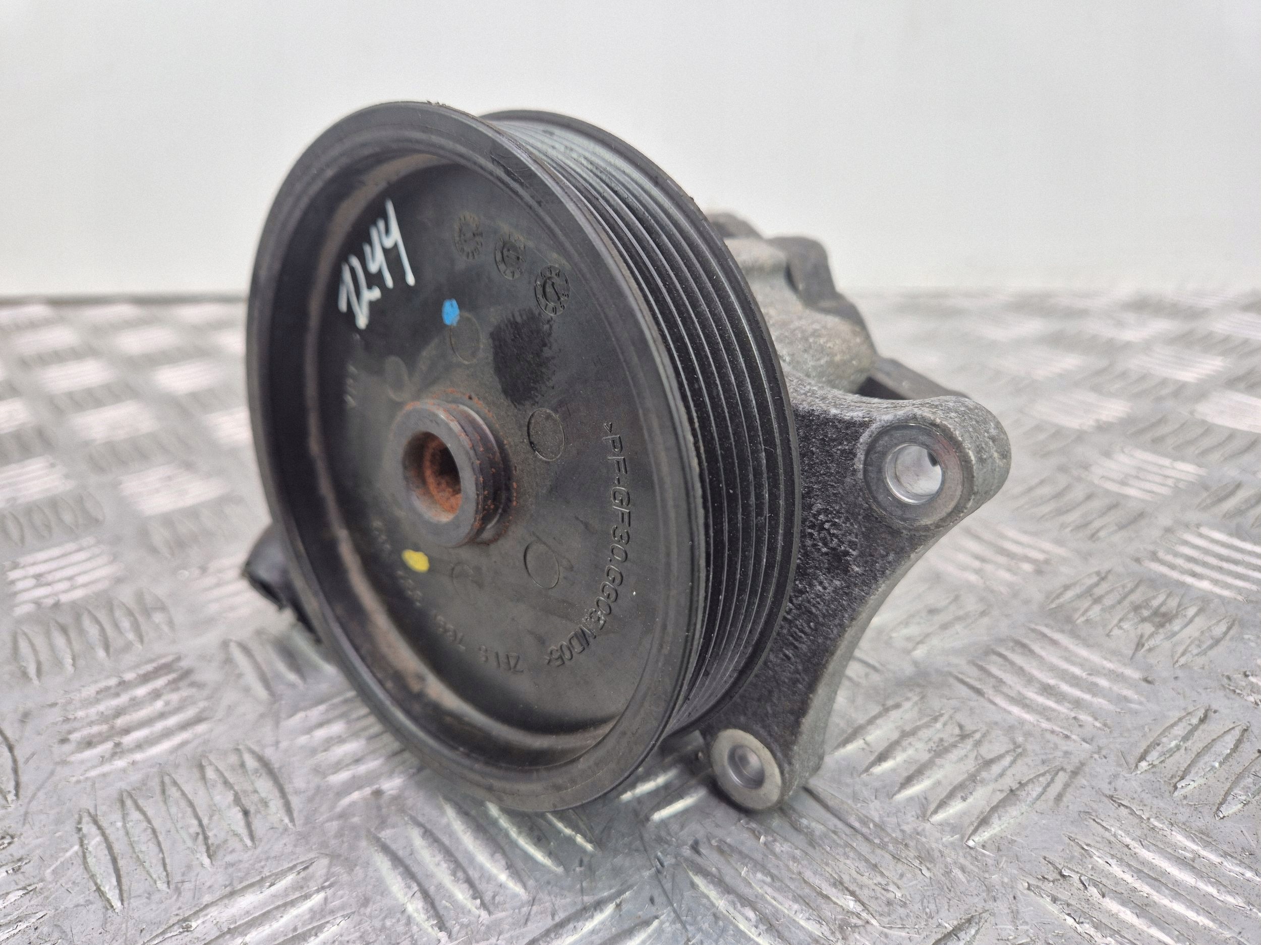 Mercedes C250 CGI W204 servo pump M271 A0054668201